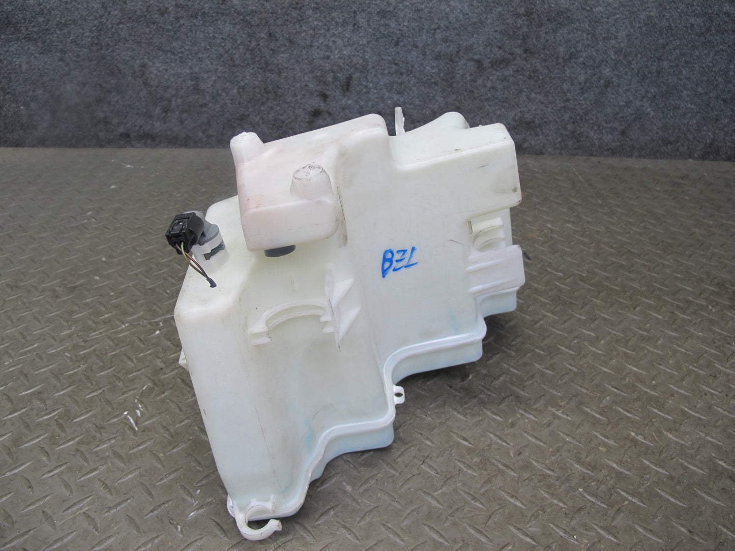 09-16 BMW E89 Z4 Windshield Washer Fluid Reservoir Tank w Pump OEM