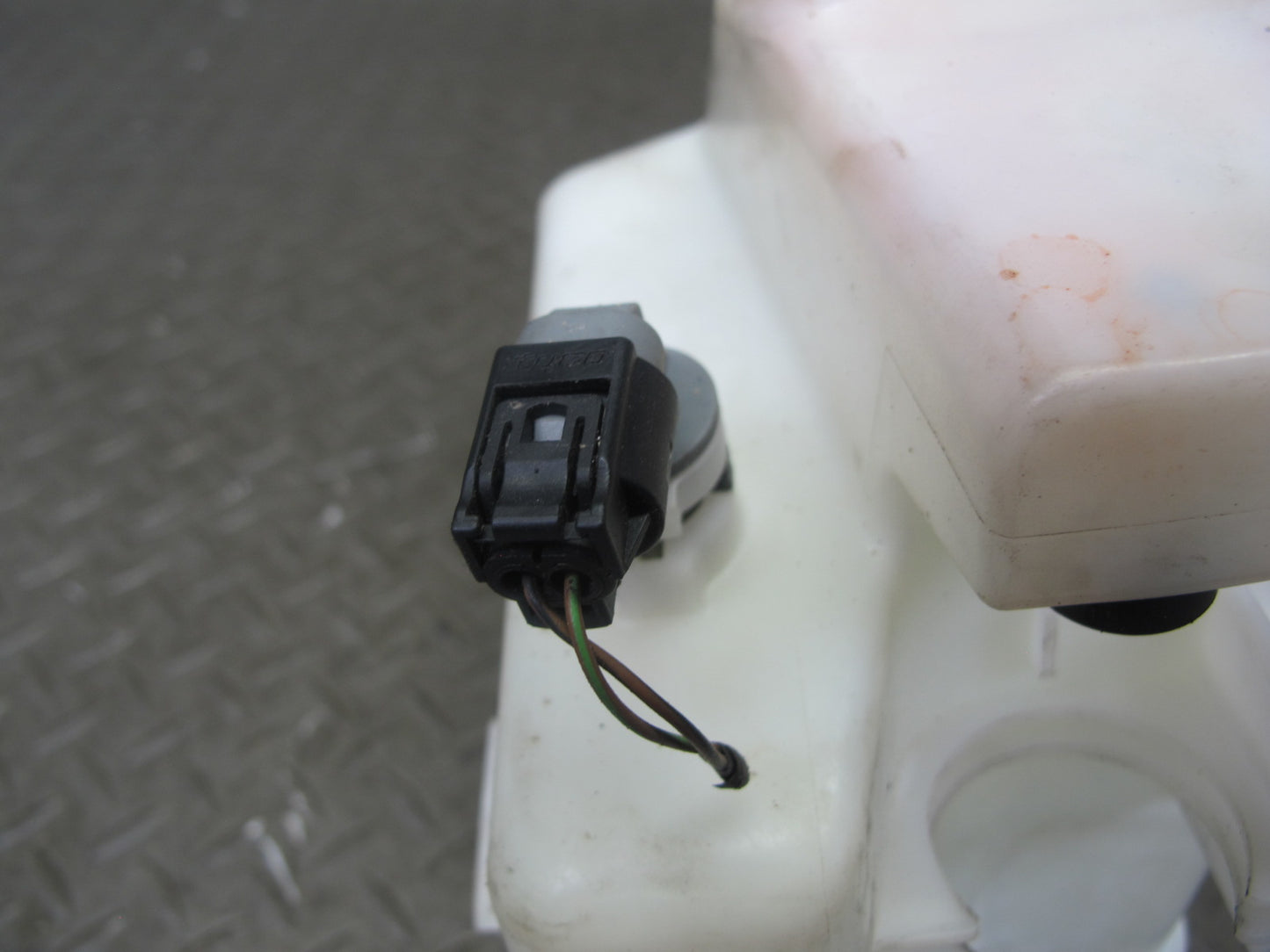 09-16 BMW E89 Z4 Windshield Washer Fluid Reservoir Tank w Pump OEM
