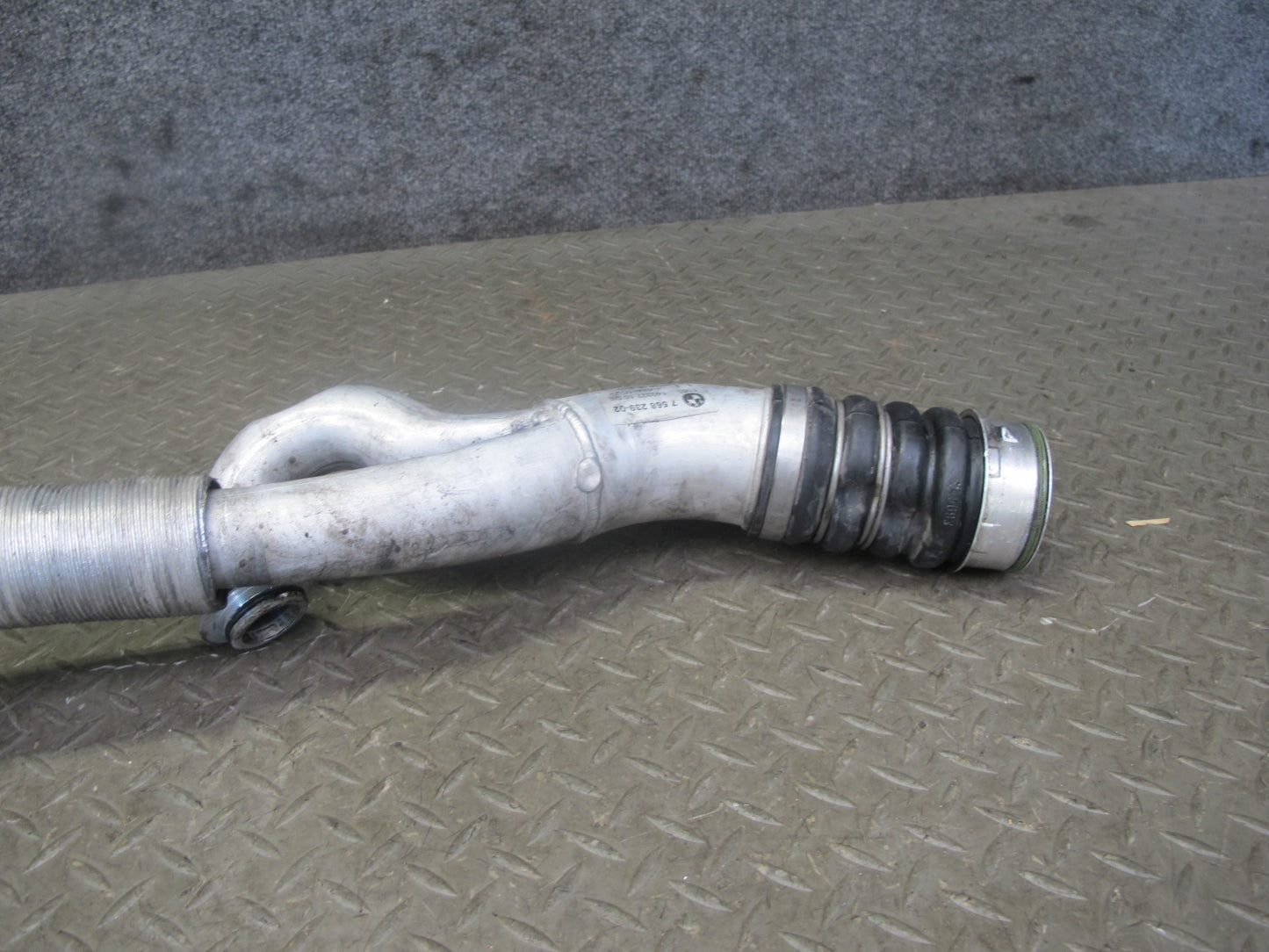 09-16 BMW E89 Z4 Turbocharger Charge Air Induction Pipe Tube 7568239 OEM