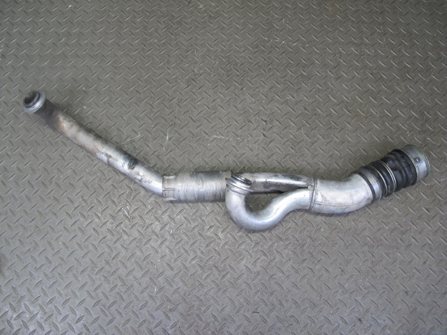 09-16 BMW E89 Z4 Turbocharger Charge Air Induction Pipe Tube 7568239 OEM