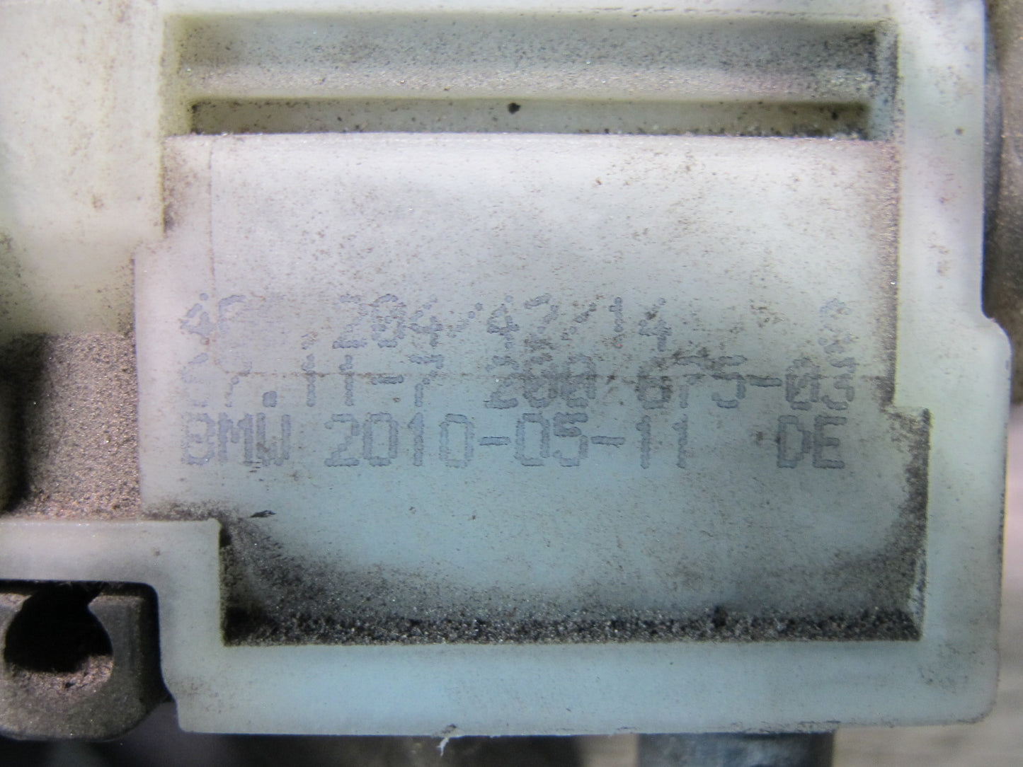 09-16 BMW E89 Z4 Fuel Tank Filler Door Lid Actuator Motor 7200675 OEM