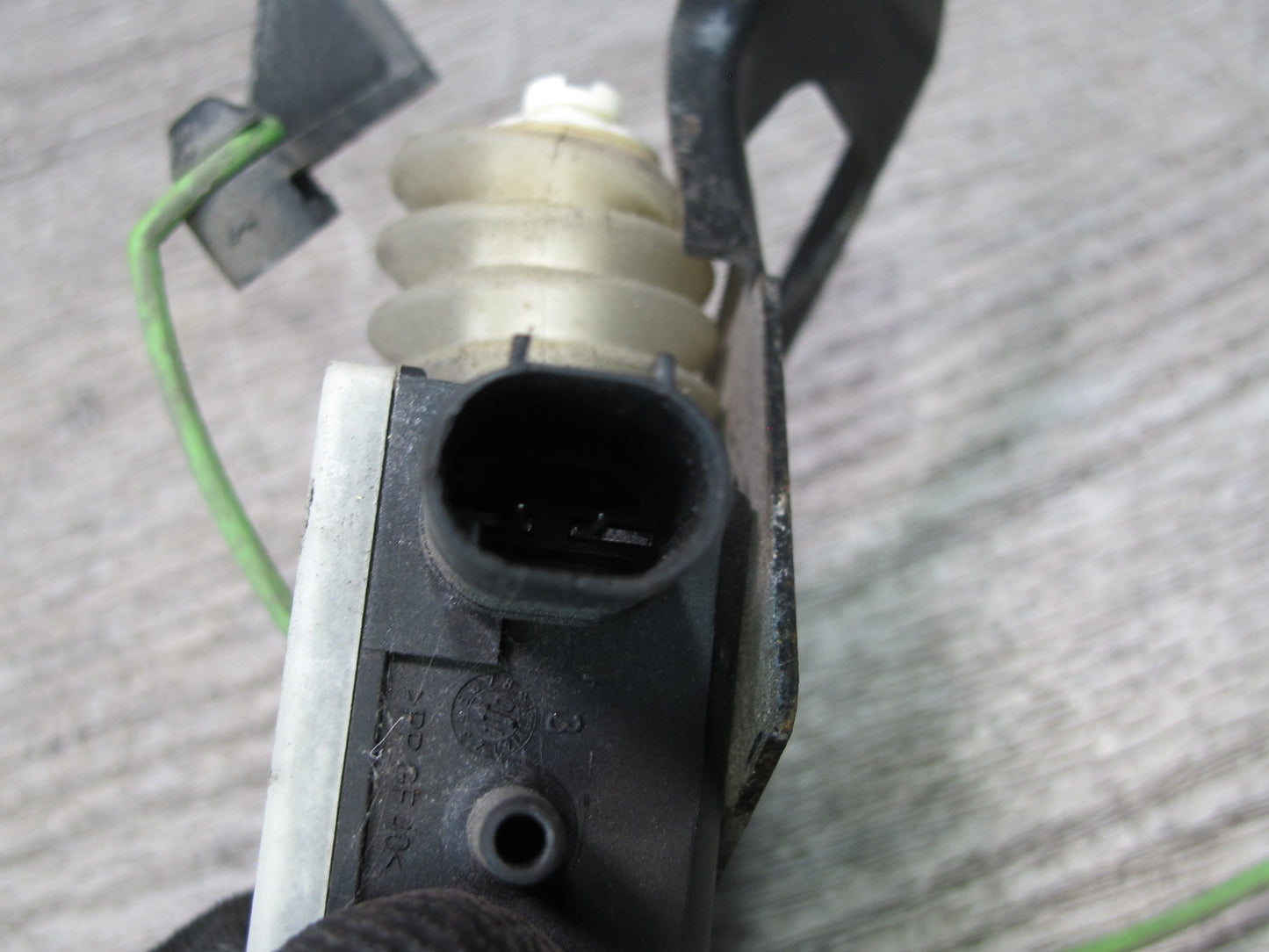 09-16 BMW E89 Z4 Fuel Tank Filler Door Lid Actuator Motor 7200675 OEM