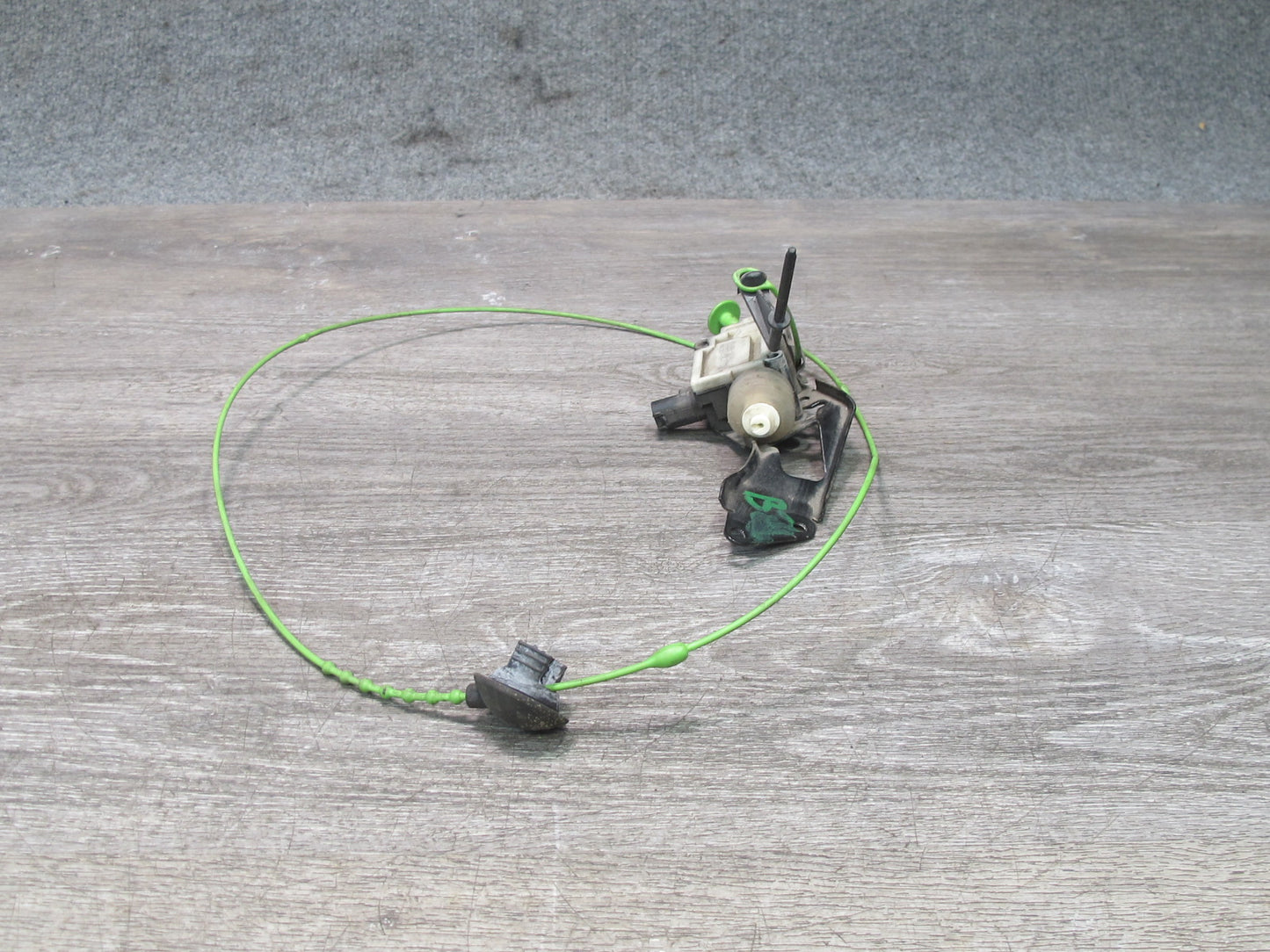 09-16 BMW E89 Z4 Fuel Tank Filler Door Lid Actuator Motor 7200675 OEM