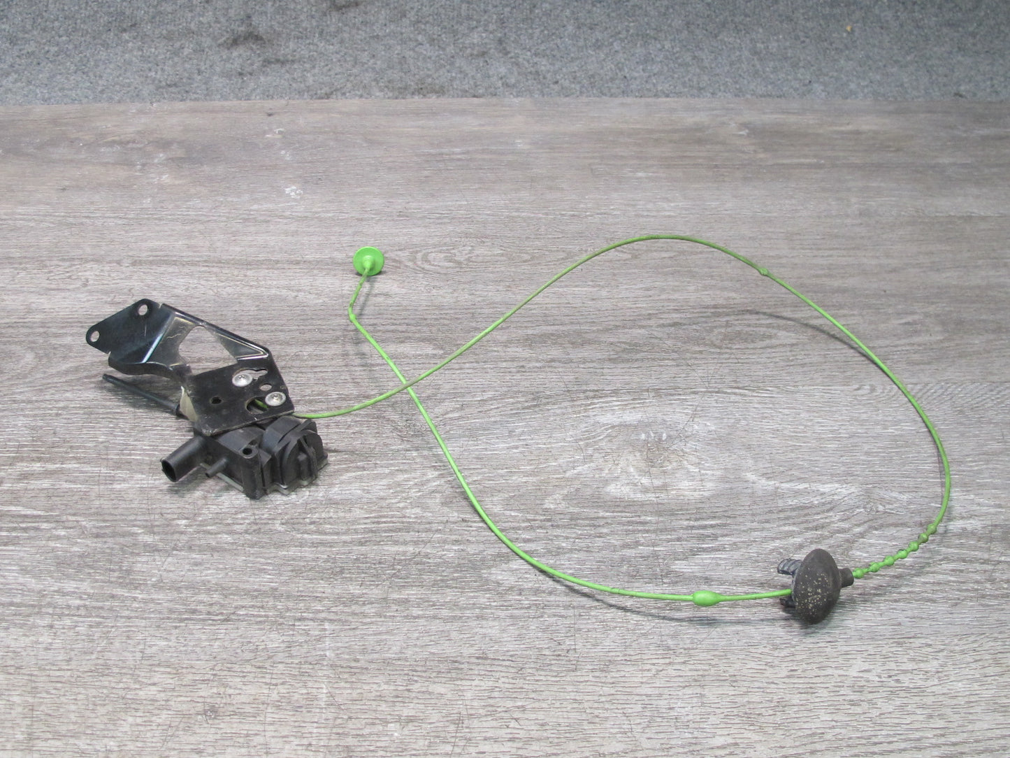 09-16 BMW E89 Z4 Fuel Tank Filler Door Lid Actuator Motor 7200675 OEM