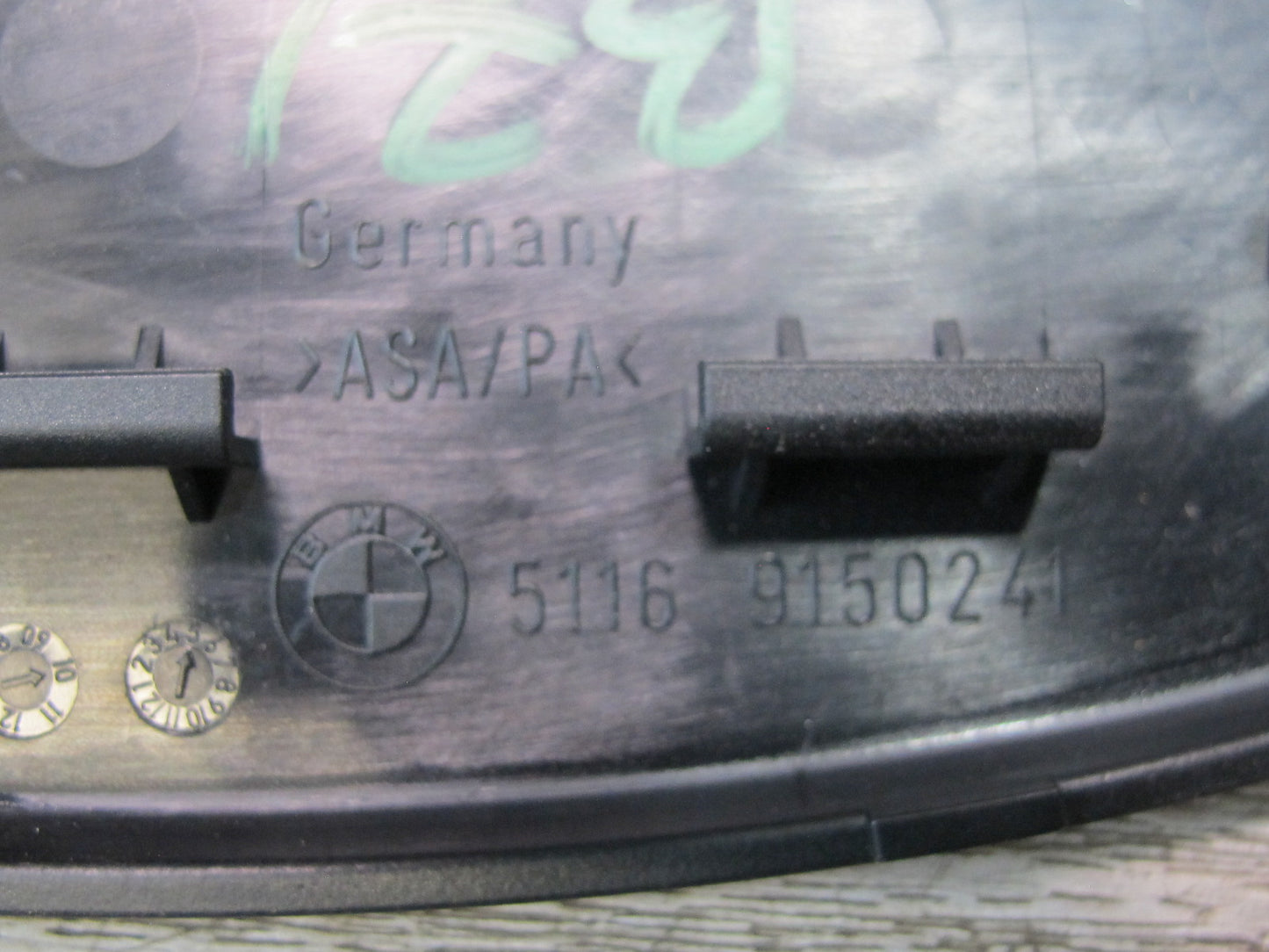 09-16 BMW E89 Z4 Center Console Armrest Trim Cover Panel 9150241 OEM
