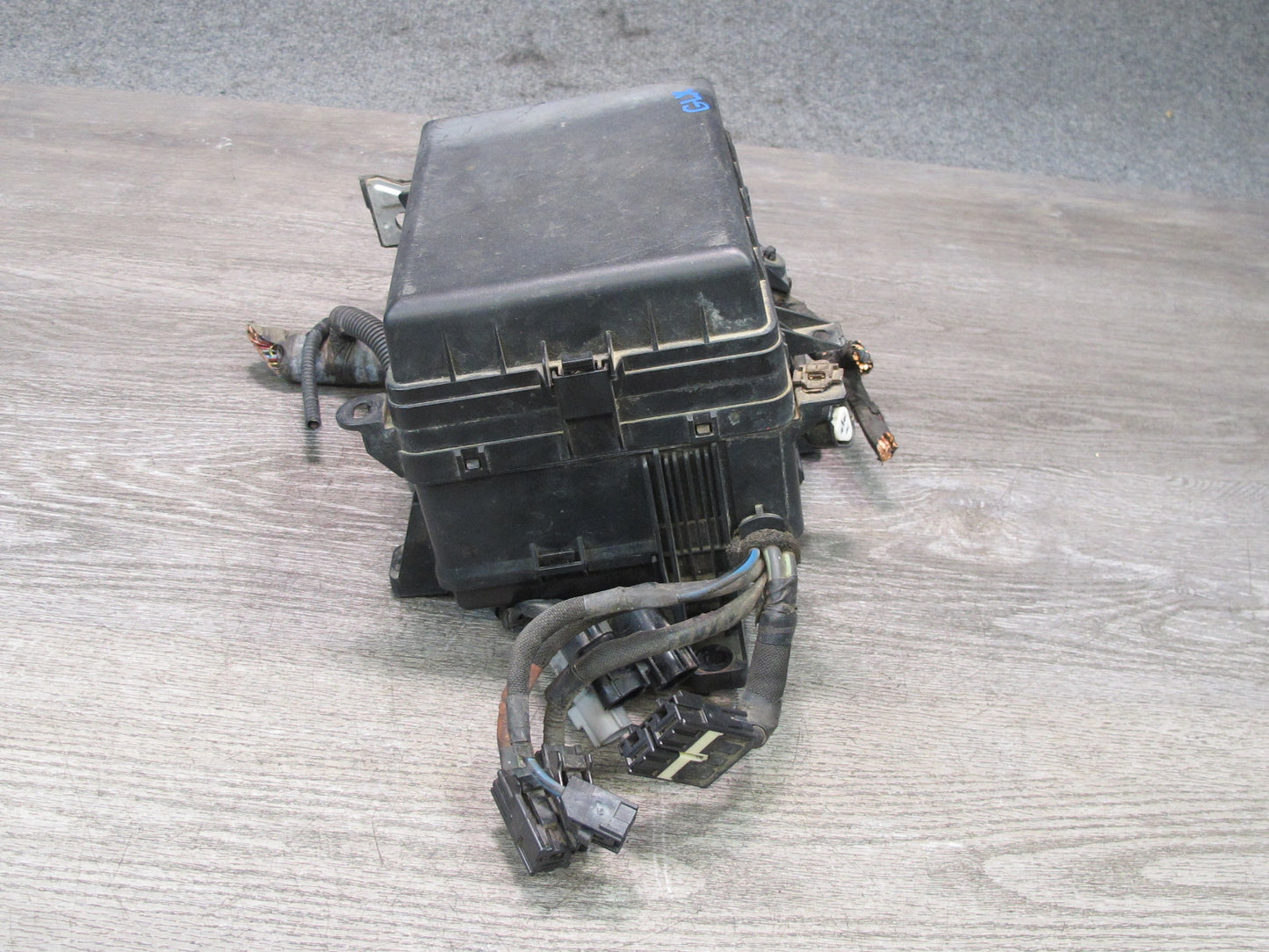 2003-2007 Lexus UZJ100L LX470 Under Hood Power Distribution Fuse Relay Box