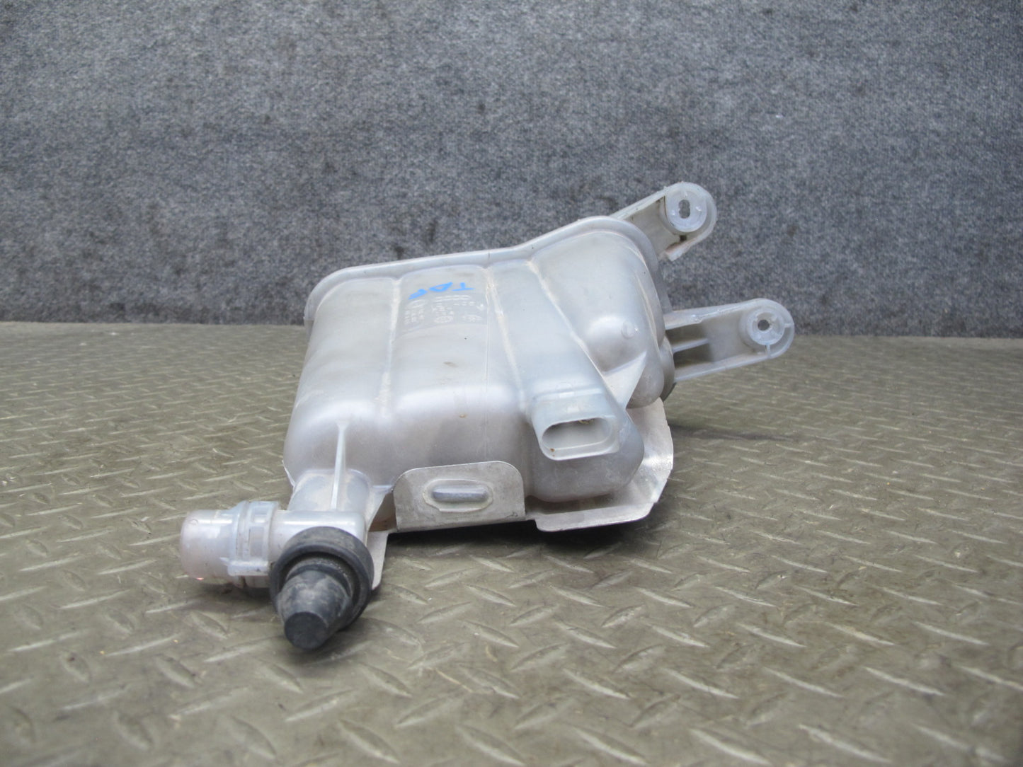 10-16 Audi Q5 S5 S4 Engine Coolant Expansion Overflow Reservoir Bottle OEM
