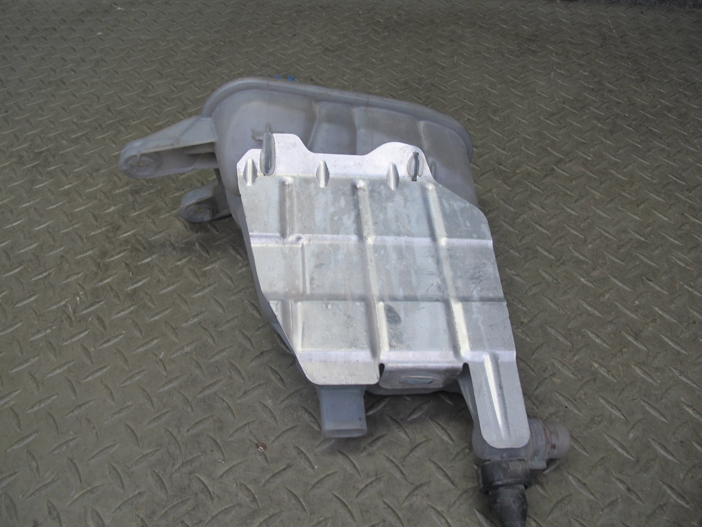 10-16 Audi Q5 S5 S4 Engine Coolant Expansion Overflow Reservoir Bottle OEM