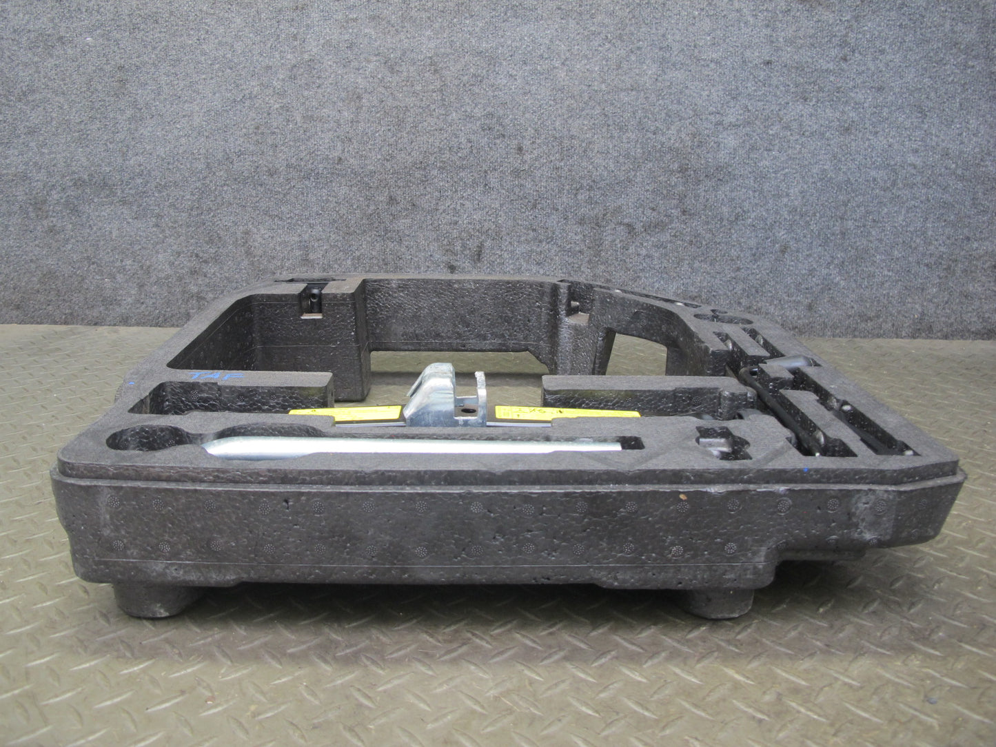 10-16 Audi B8 A4 S4 Emergency Spare Tire Lift Jack Tool KIT w Foam OEM