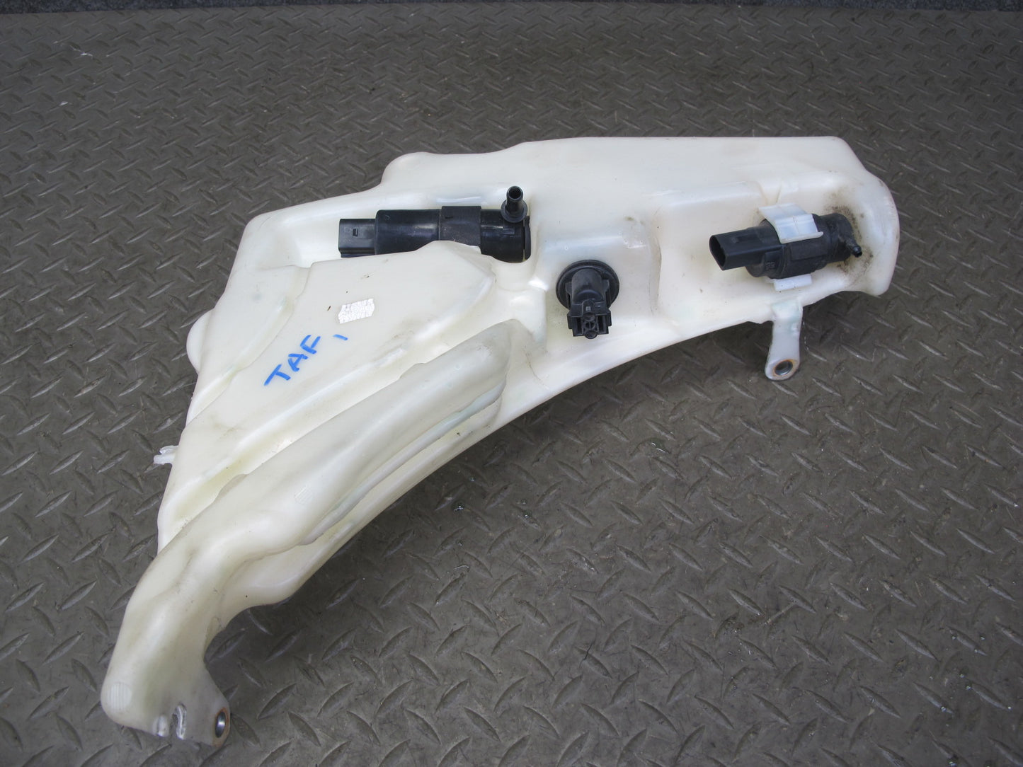 09-16 Audi S5 A4 S4 Windshield Washer Fluid Reservoir w Pump OEM