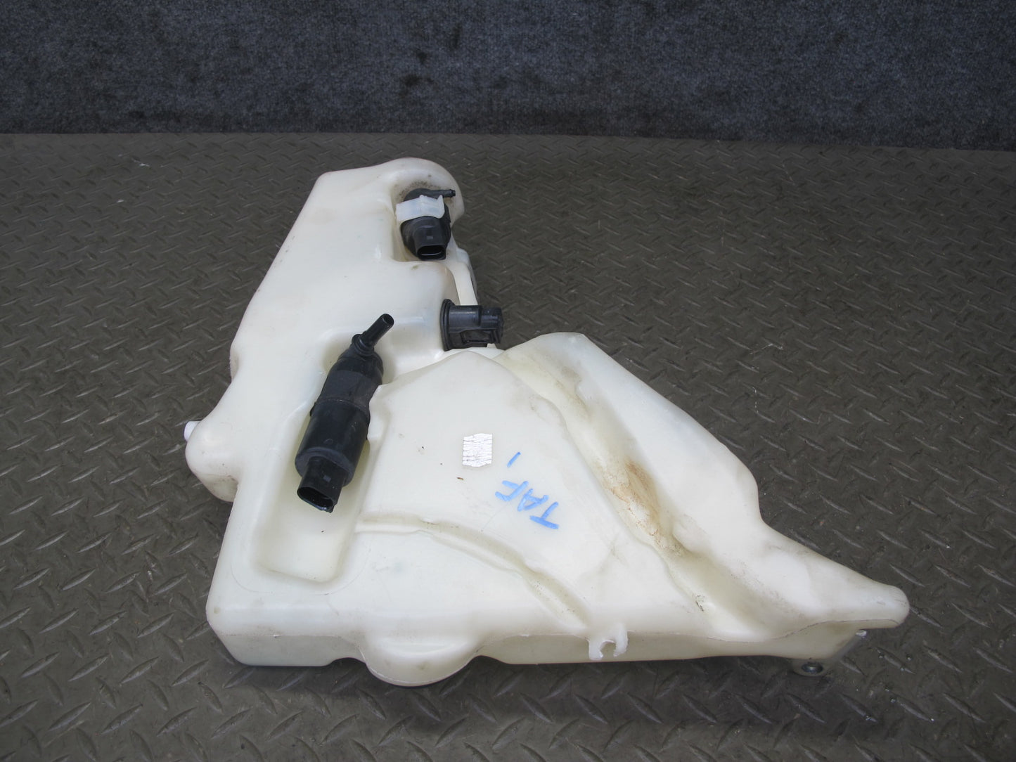 09-16 Audi S5 A4 S4 Windshield Washer Fluid Reservoir w Pump OEM