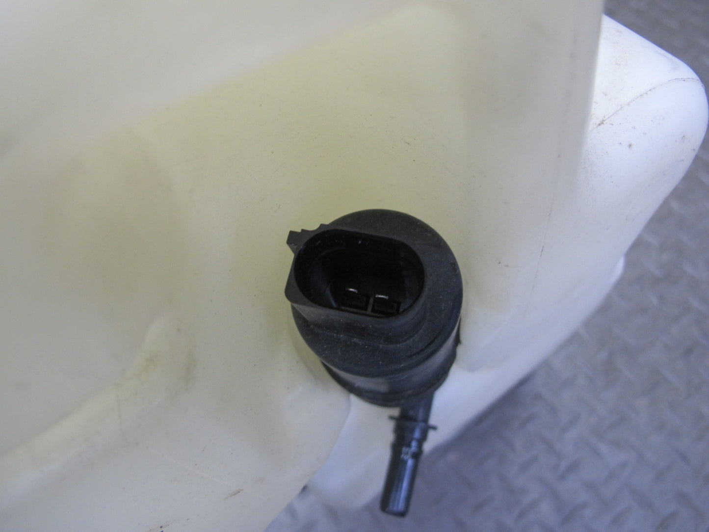 09-16 Audi S5 A4 S4 Windshield Washer Fluid Reservoir w Pump OEM