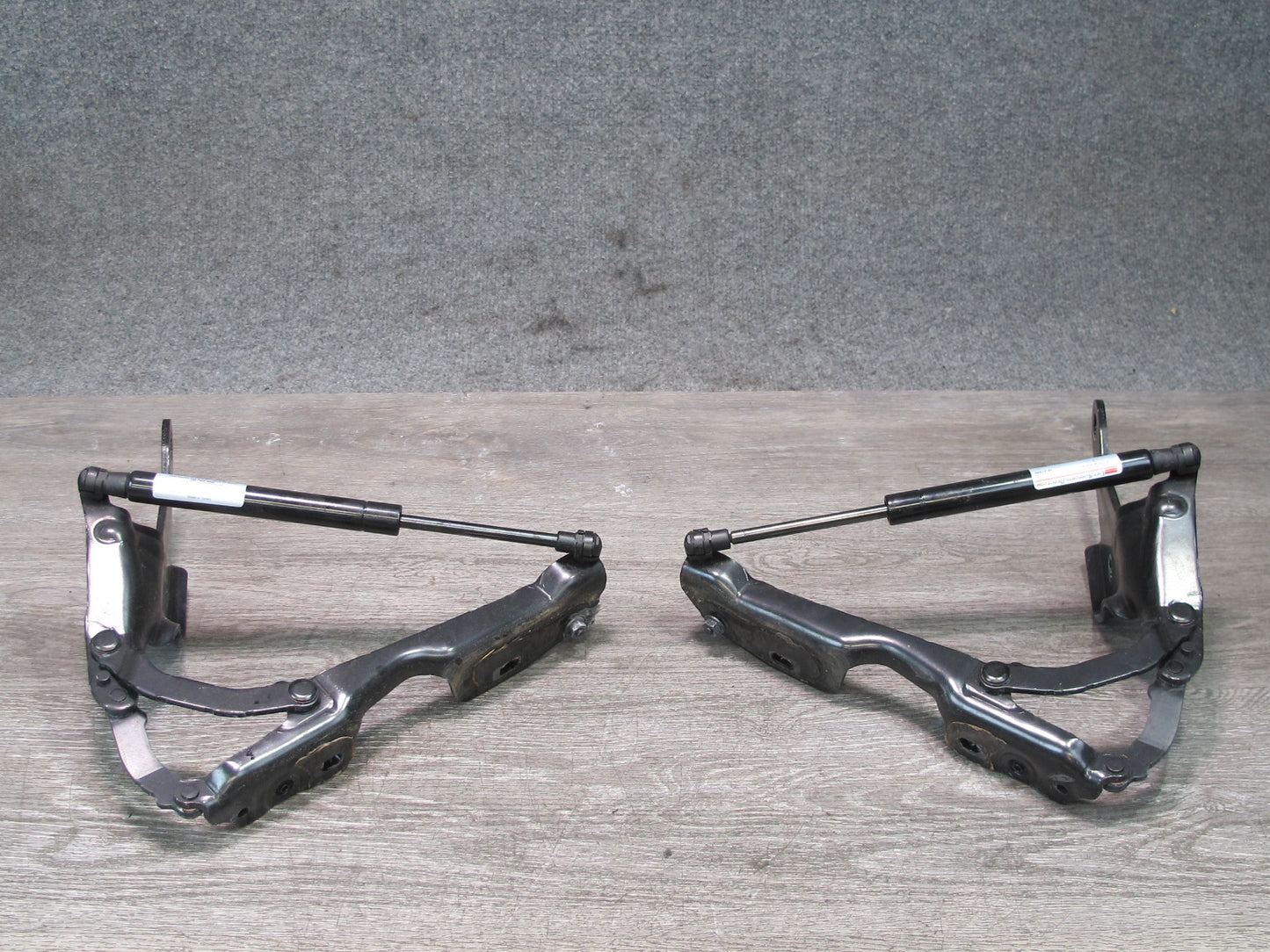 09-16 BMW E89 Z4 Set of 2 Rear Trunk Lid w Aftermarket Shocks Support