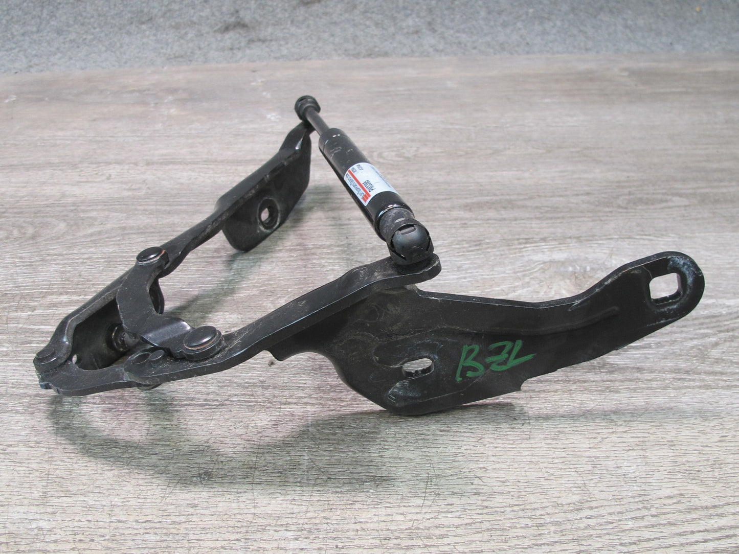 09-16 BMW E89 Z4 Set of 2 Rear Trunk Lid w Aftermarket Shocks Support