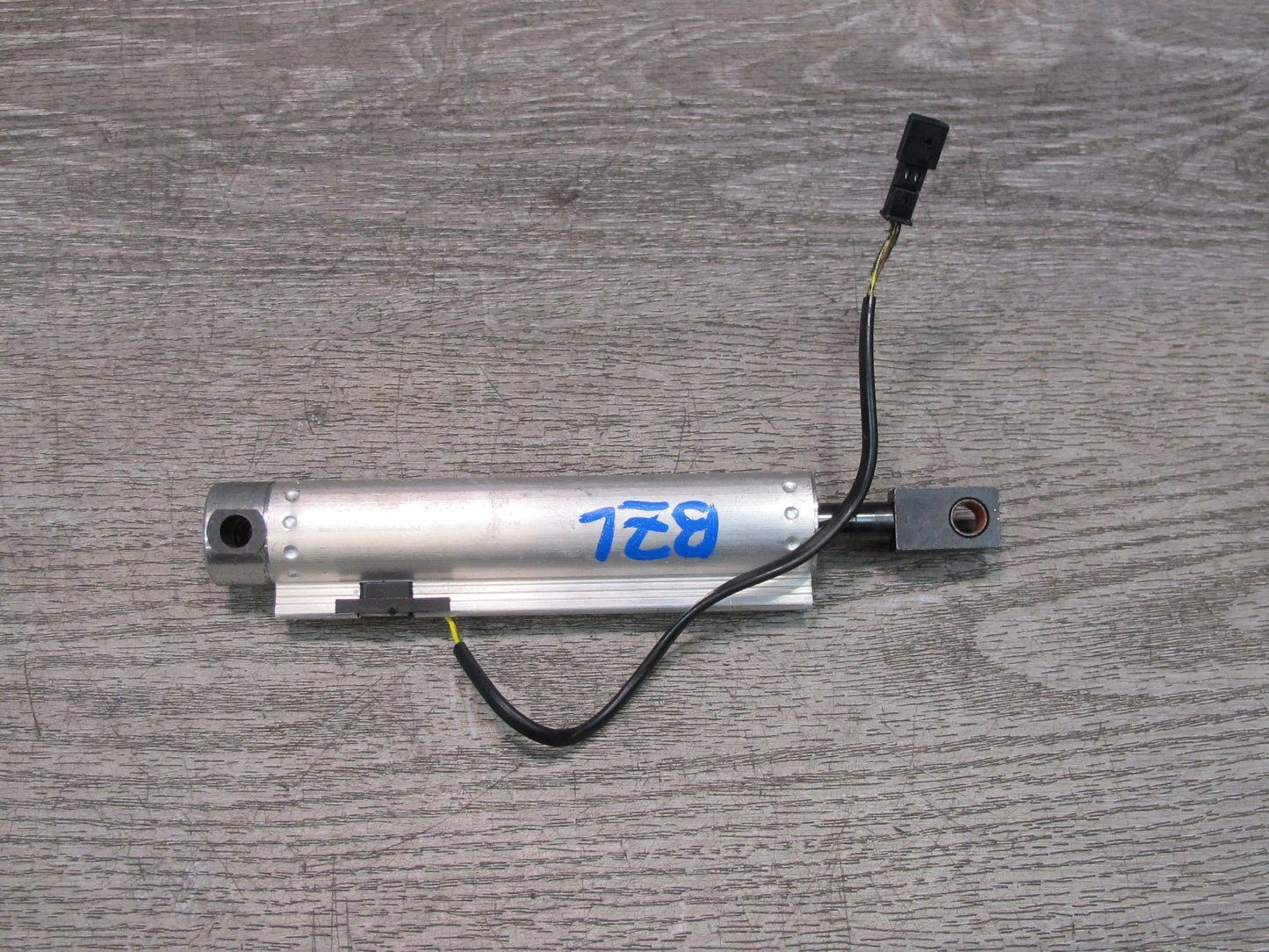 09-16 BMW E89 Z4 Convertible Set of 2 TOP Roof Hydrulic Cylinder Support OEM