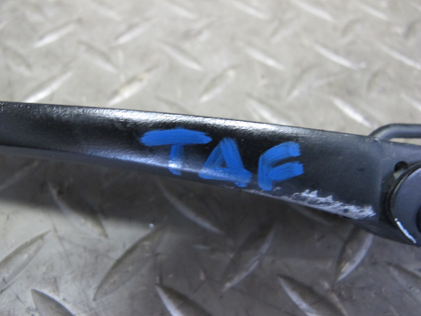 09-16 Audi A4 S4 B8 Set of 2 Front Left & Right Windshield Wiper Arm OEM