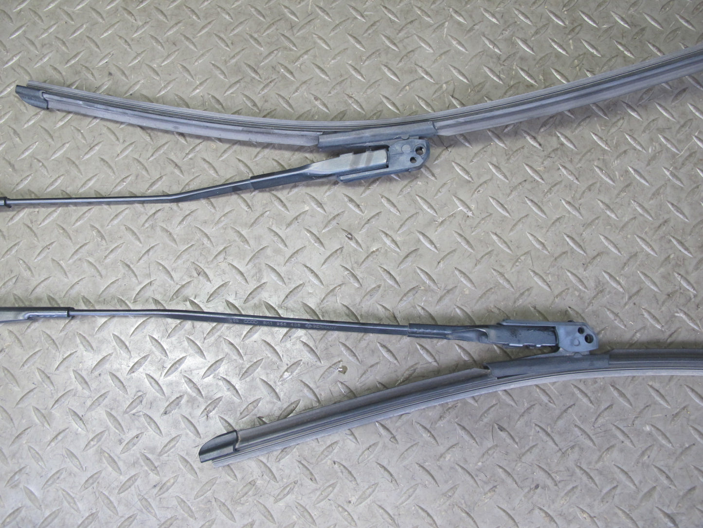 09-16 Audi A4 S4 B8 Set of 2 Front Left & Right Windshield Wiper Arm OEM