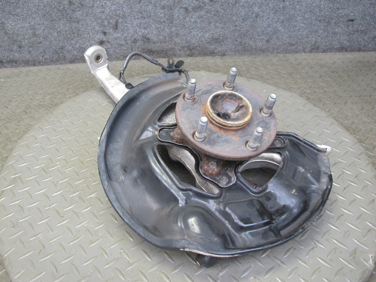 01-06 Lexus UCF30L LS430 RWD Front Left Spindle Knuckle Wheel Hub Bearing OEM