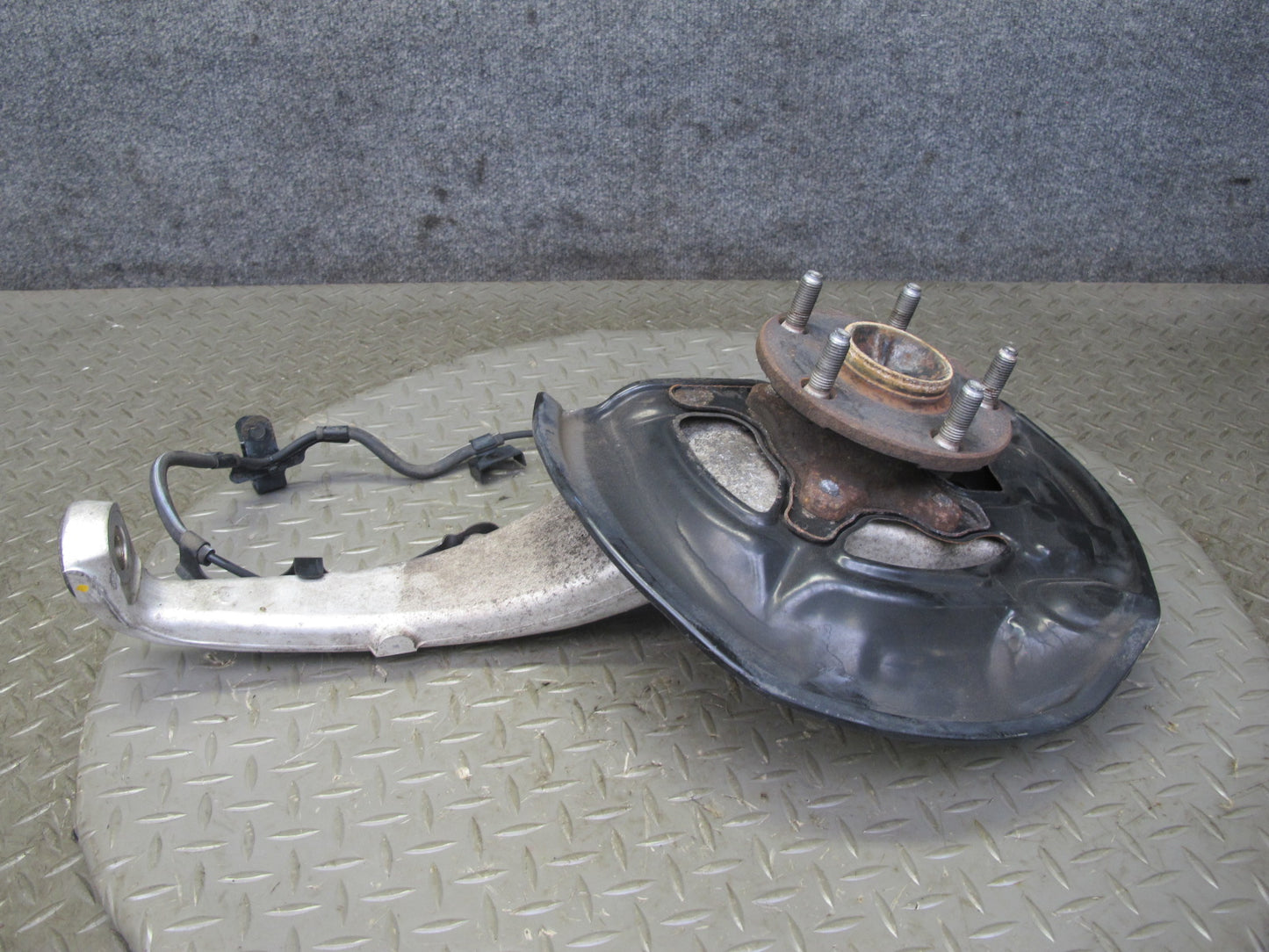01-06 Lexus UCF30L LS430 RWD Front Left Spindle Knuckle Wheel Hub Bearing OEM
