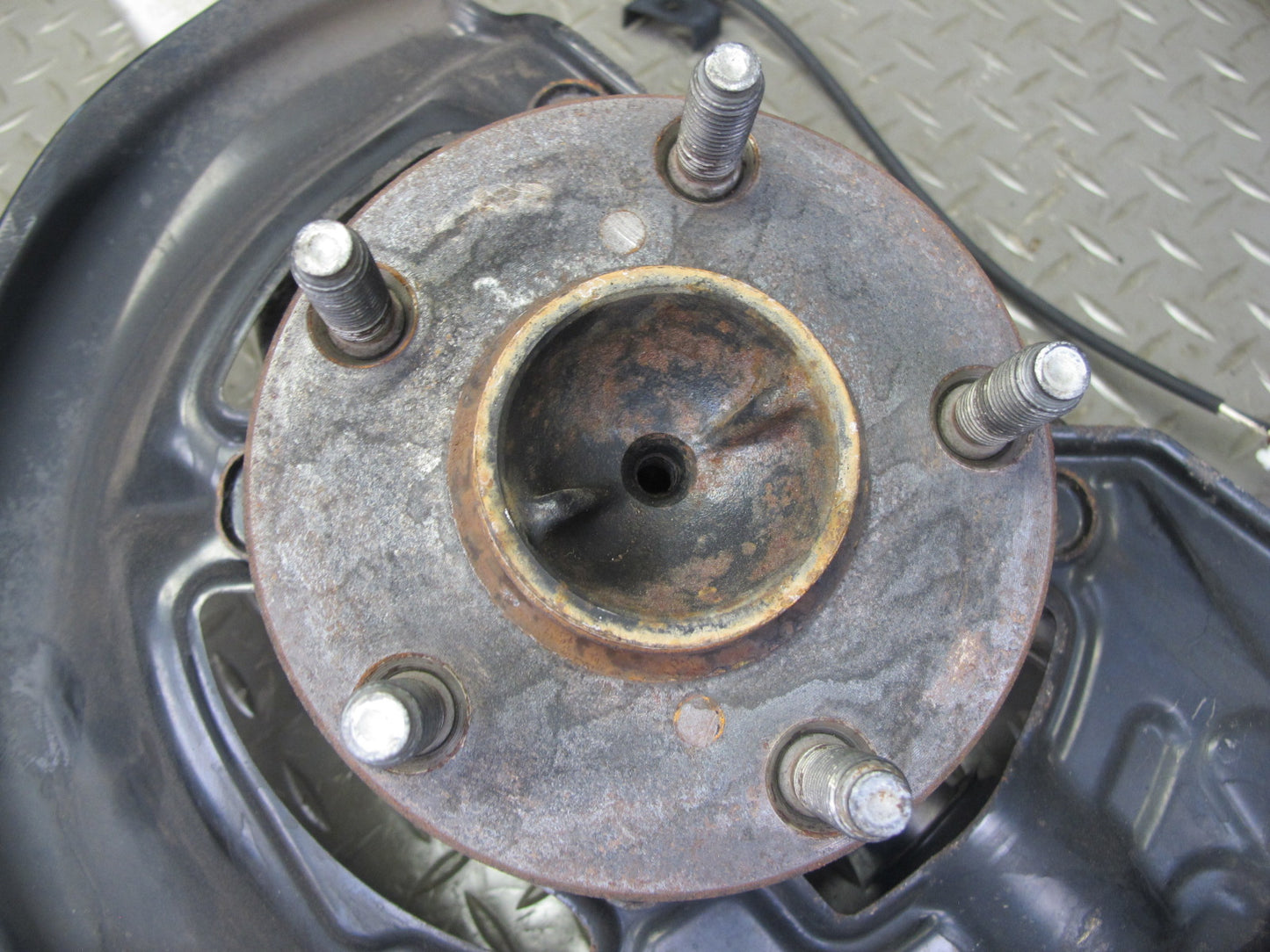 01-06 Lexus UCF30L LS430 RWD Front Left Spindle Knuckle Wheel Hub Bearing OEM