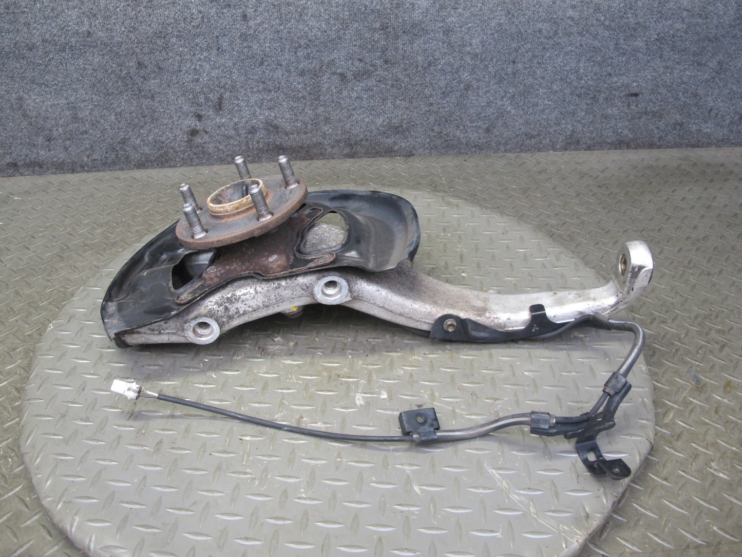 01-06 Lexus UCF30L LS430 RWD Front Left Spindle Knuckle Wheel Hub Bearing OEM