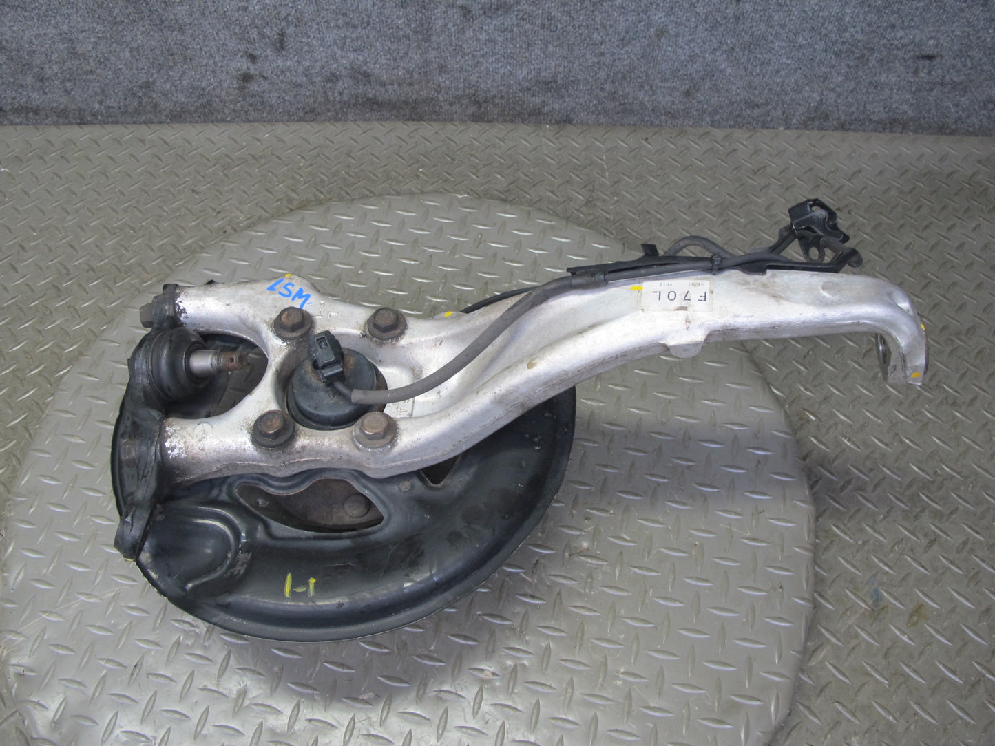01-06 Lexus UCF30L LS430 RWD Front Left Spindle Knuckle Wheel Hub Bearing OEM