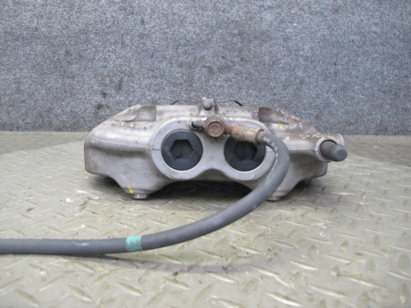 01-06 Lexus UCF30L LS430 Set of 2 Front Left & Right Sumitomo Brake Caliper OEM