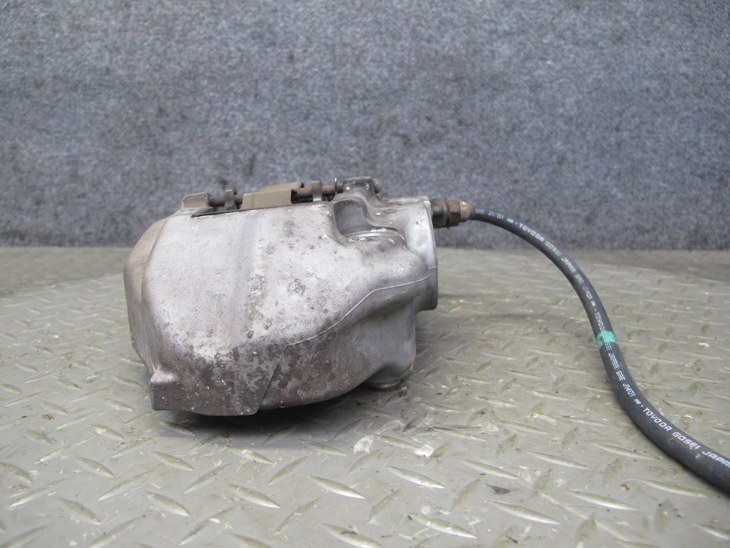01-06 Lexus UCF30L LS430 Set of 2 Front Left & Right Sumitomo Brake Caliper OEM