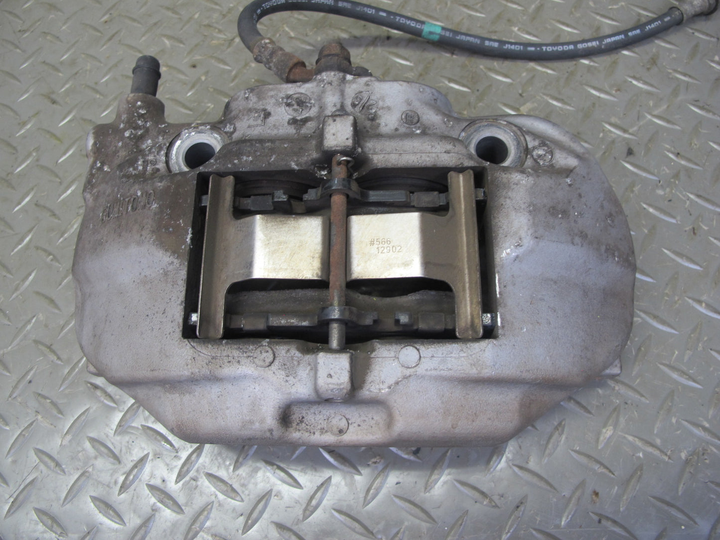 01-06 Lexus UCF30L LS430 Set of 2 Front Left & Right Sumitomo Brake Caliper OEM
