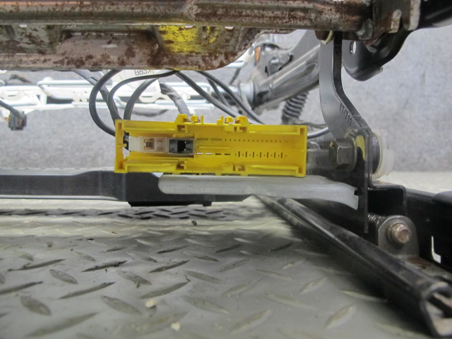 12-18 BMW F30 328i 335i Front Right Seat Lower Frame Track Rail  w Motors OEM