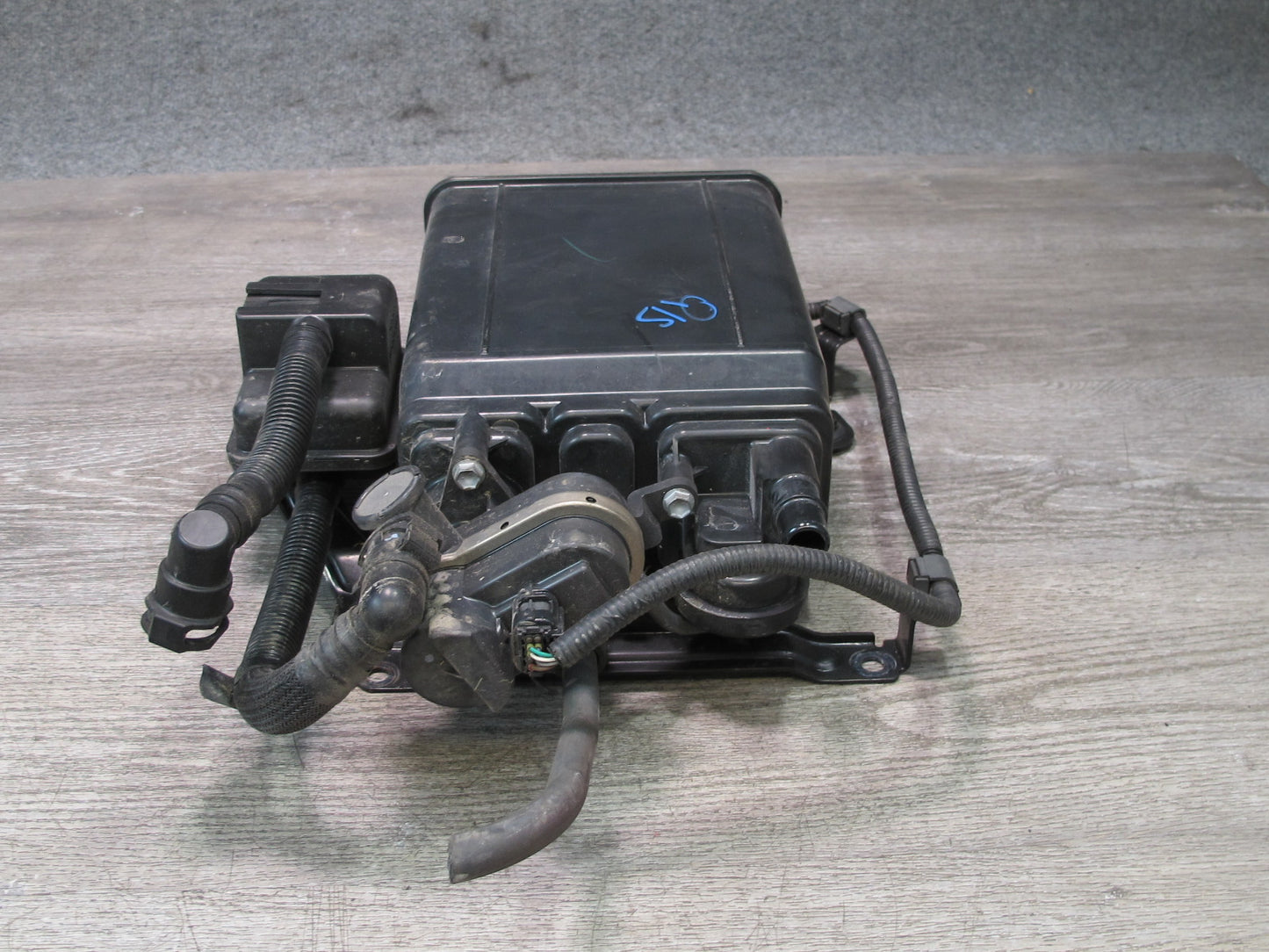 06-13 Lexus IS350 IS250 Fuel Evap Vapor Charcoal Canister w Pump Assembly OEM