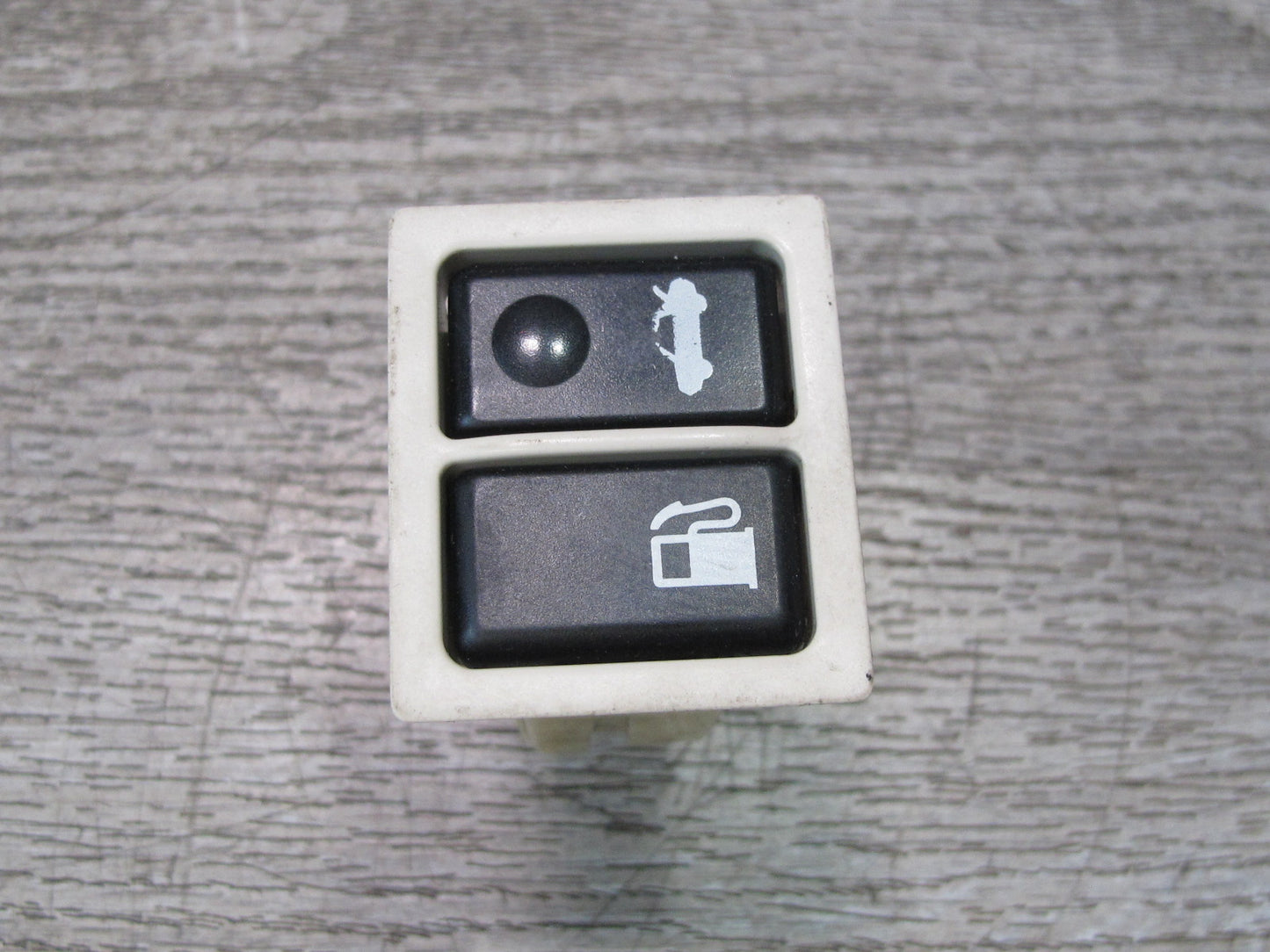 02-10 Lexus Z40 SC430 Trunk Lid Release Fuel Door Lock Unlock Button Switch OEM
