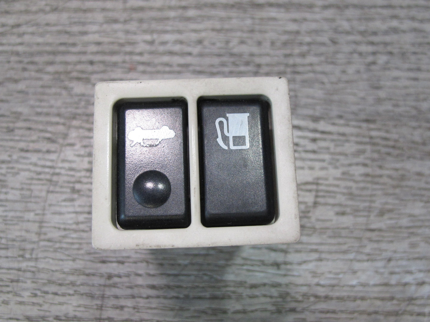 02-10 Lexus Z40 SC430 Trunk Lid Release Fuel Door Lock Unlock Button Switch OEM