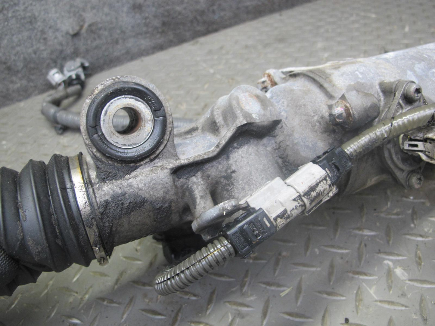10-15 Lexus IS350 IS250 Convertible RWD Power Steering Rack & Pinion Gear OEM