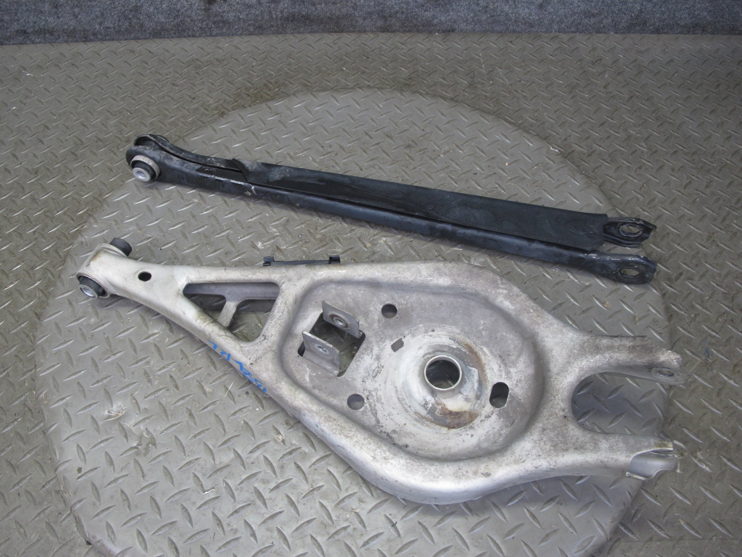 09-16 BMW E89 Z4 Set of 2 Rear Left Suspension Lower Control Arm OEM