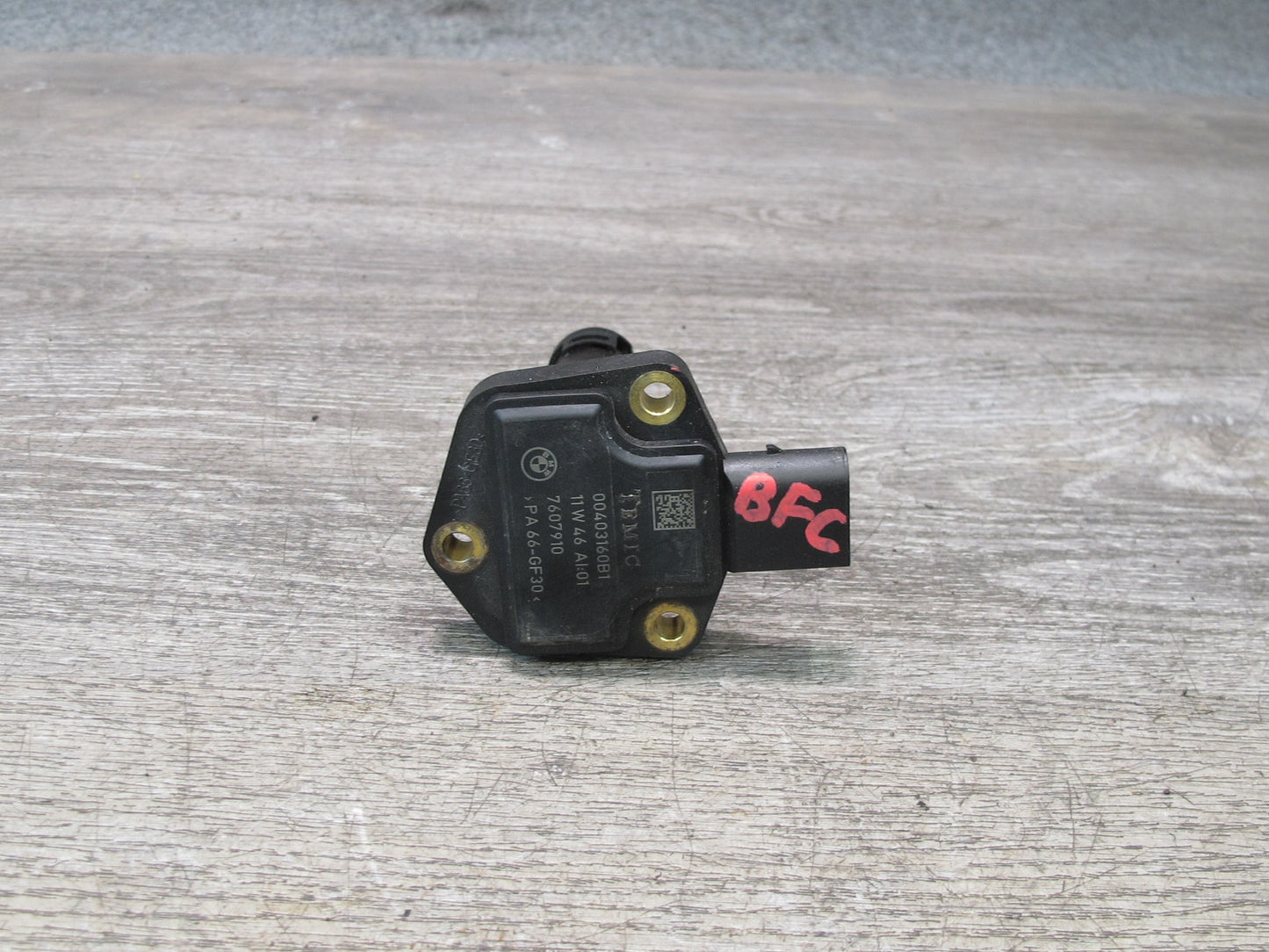 11-13 BMW F01 F07 F12 F13 F10 550i N63 4.4L Engine Oil Level Sensor 7607910 OEM