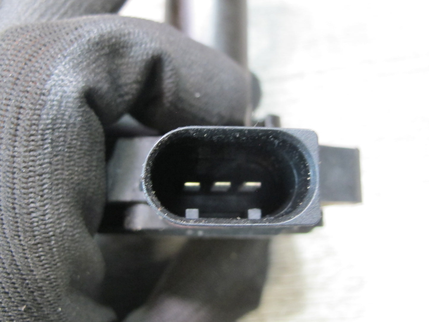 11-13 BMW F01 F07 F12 F13 F10 550i N63 4.4L Engine Oil Level Sensor 7607910 OEM