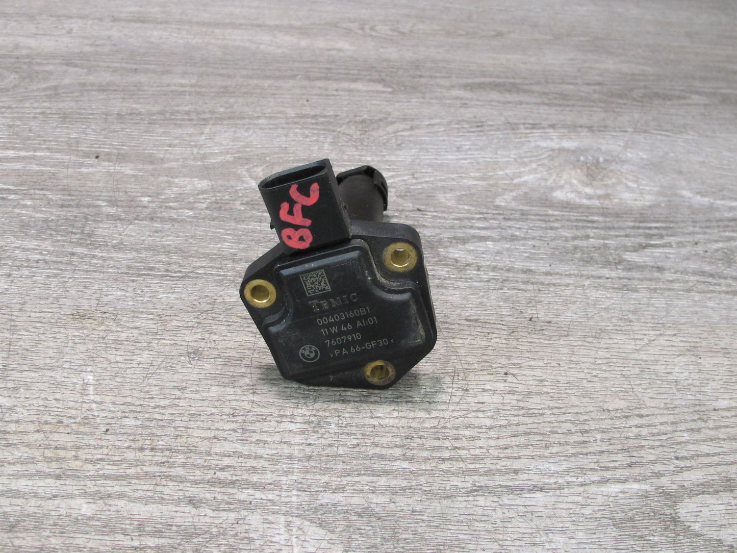 11-13 BMW F01 F07 F12 F13 F10 550i N63 4.4L Engine Oil Level Sensor 7607910 OEM