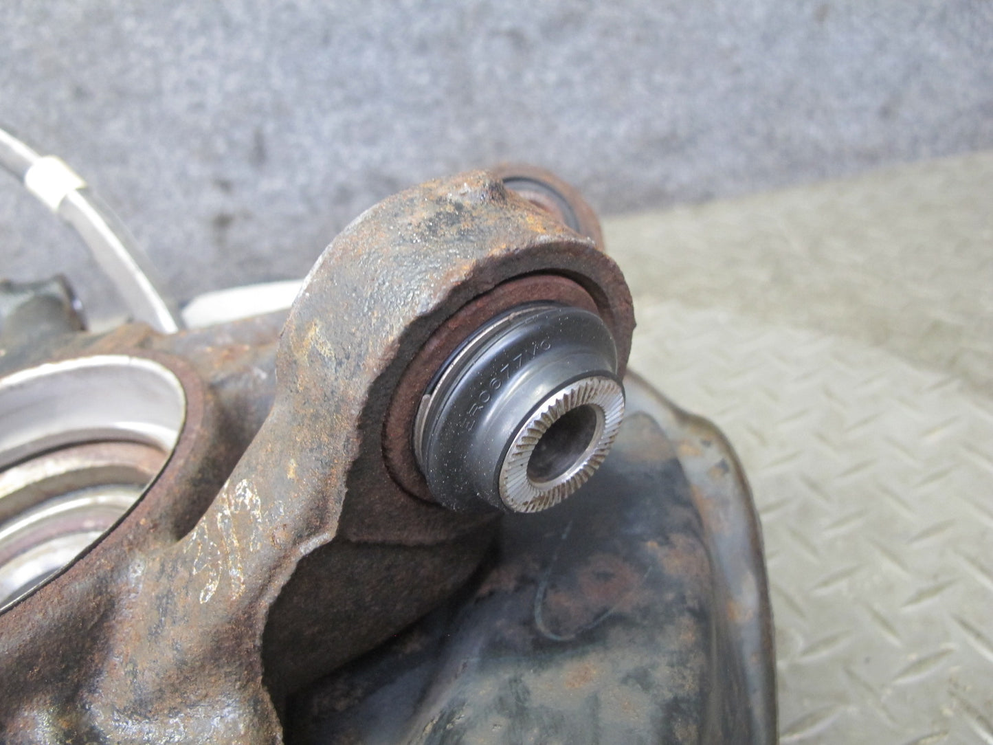 02-10 Lexus SC430 Rear Left Driver Side Spindle Knuckle Wheel Hub Bearing OEM