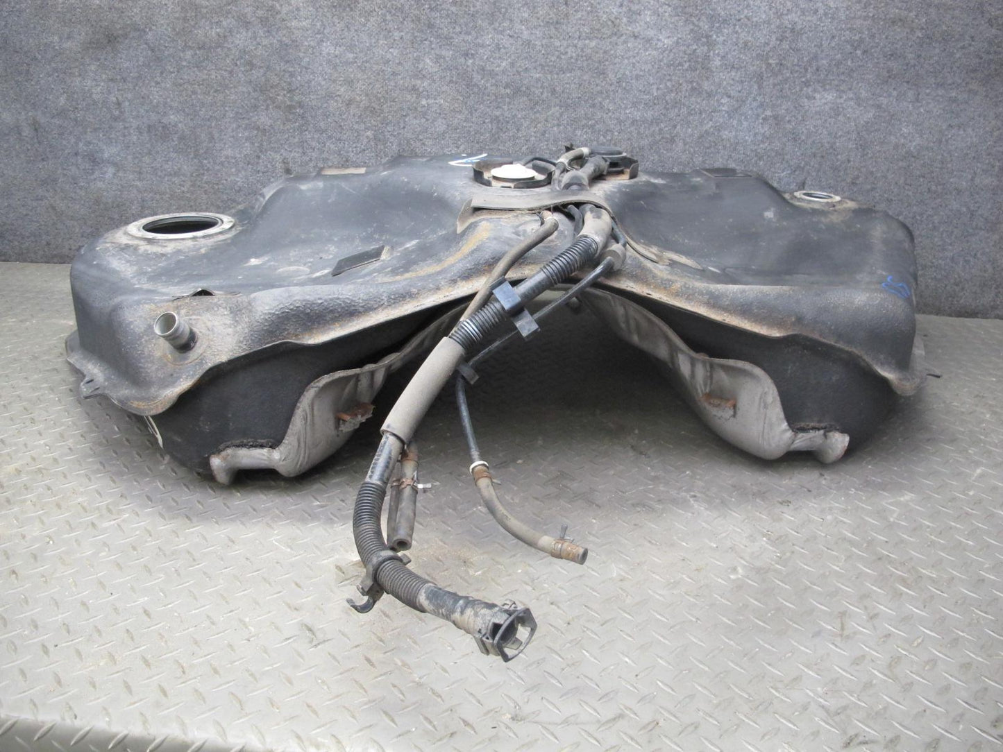 02-05 Lexus Z40 SC430 Gas Fuel Tank Assembly OEM