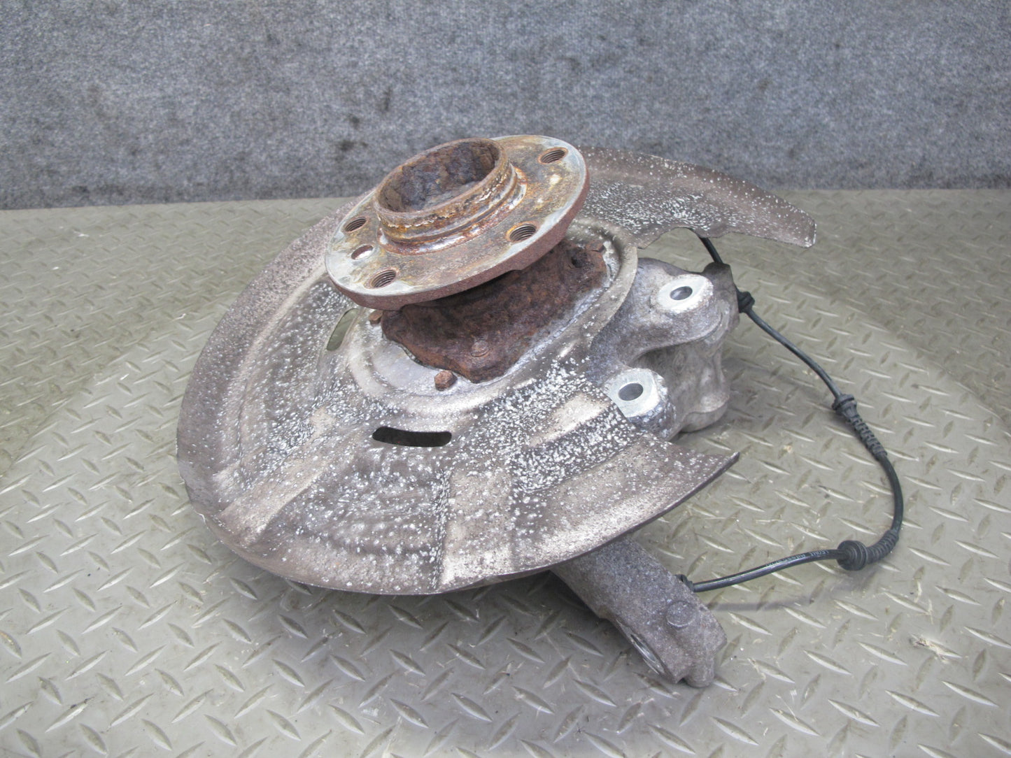 11-16 BMW F10 5-SERIES 550i AWD Rear Left Spindle Knuckle Wheel Hub Bearing OEM