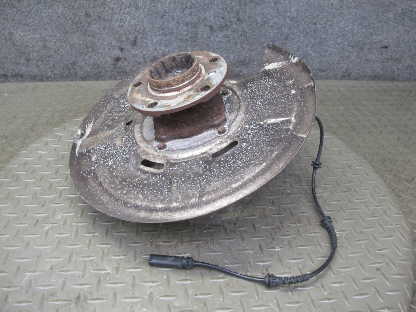 11-16 BMW F10 5-SERIES 550i AWD Rear Right Spindle Knuckle Wheel Hub Bearing OEM