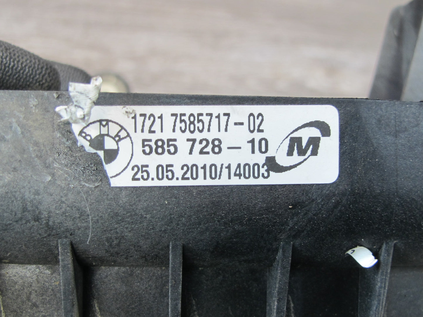 09-16 BMW E89 Z4 N54 35i Engine Oil Cooler Heat Exchanger 7585717 OEM