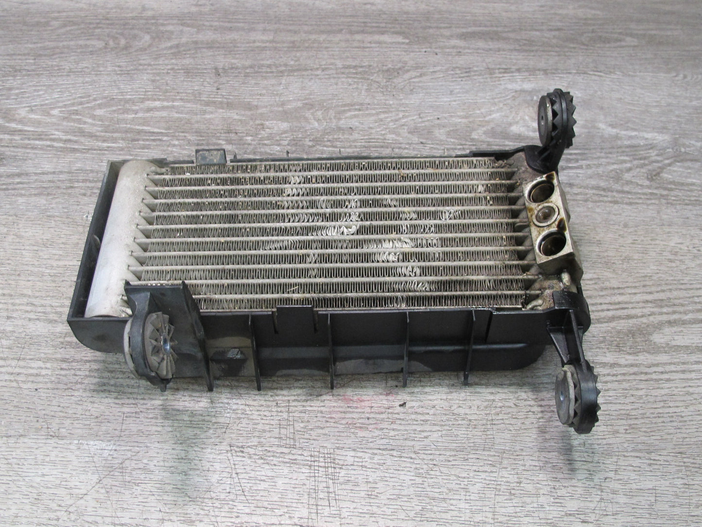 09-16 BMW E89 Z4 N54 35i Engine Oil Cooler Heat Exchanger 7585717 OEM