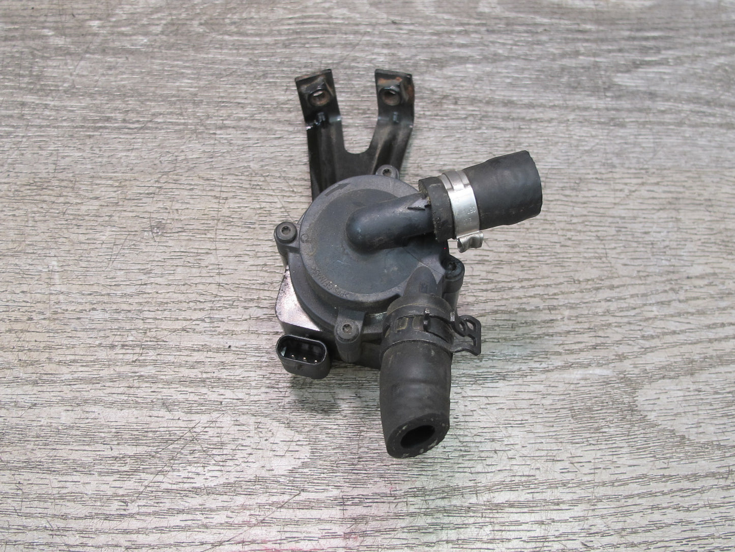11-16 BMW F01 F07 F12 F13 F10 550i N63 Auxiliary Electric Coolant Water Pump OEM