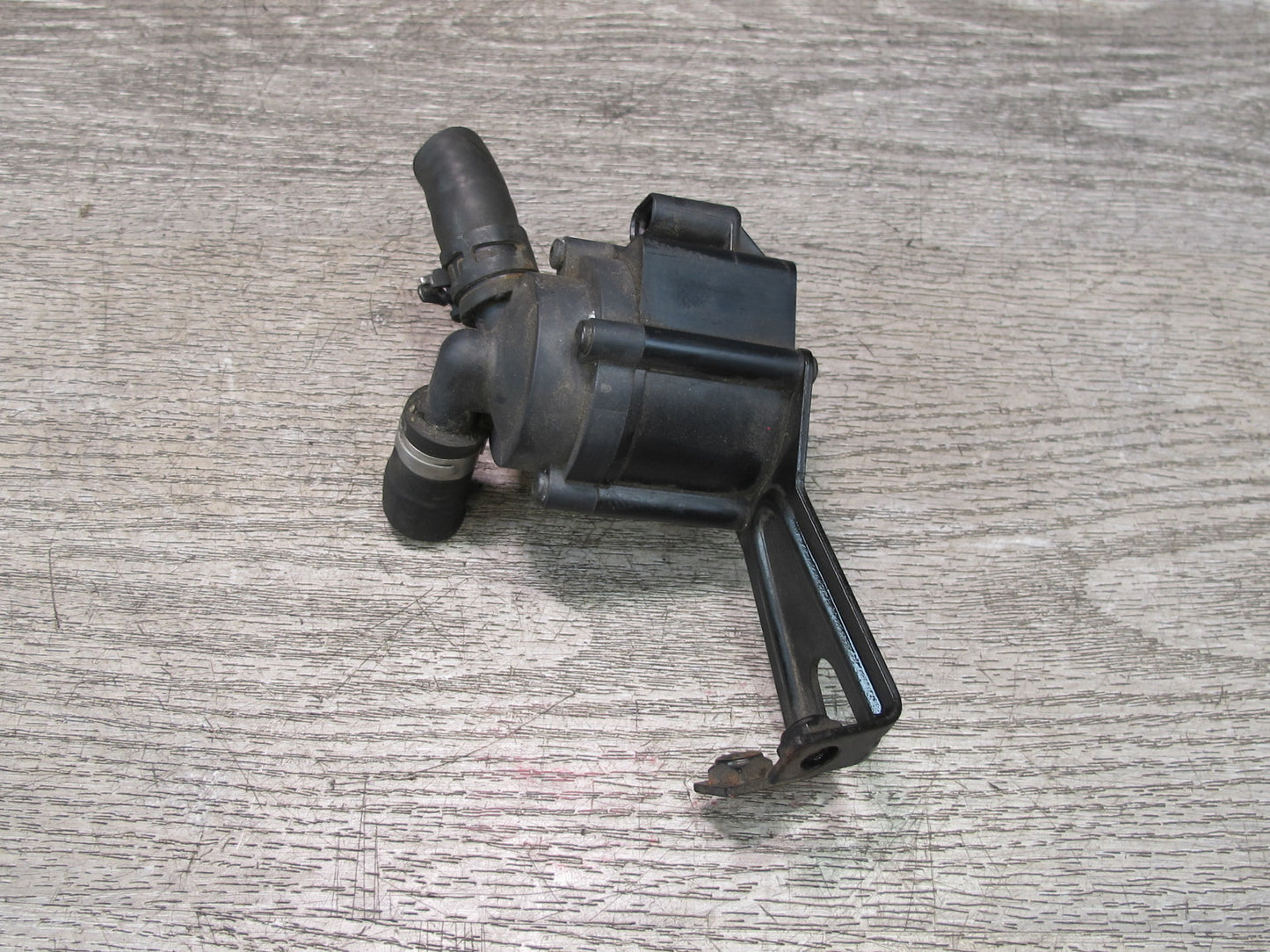 11-16 BMW F01 F07 F12 F13 F10 550i N63 Auxiliary Electric Coolant Water Pump OEM