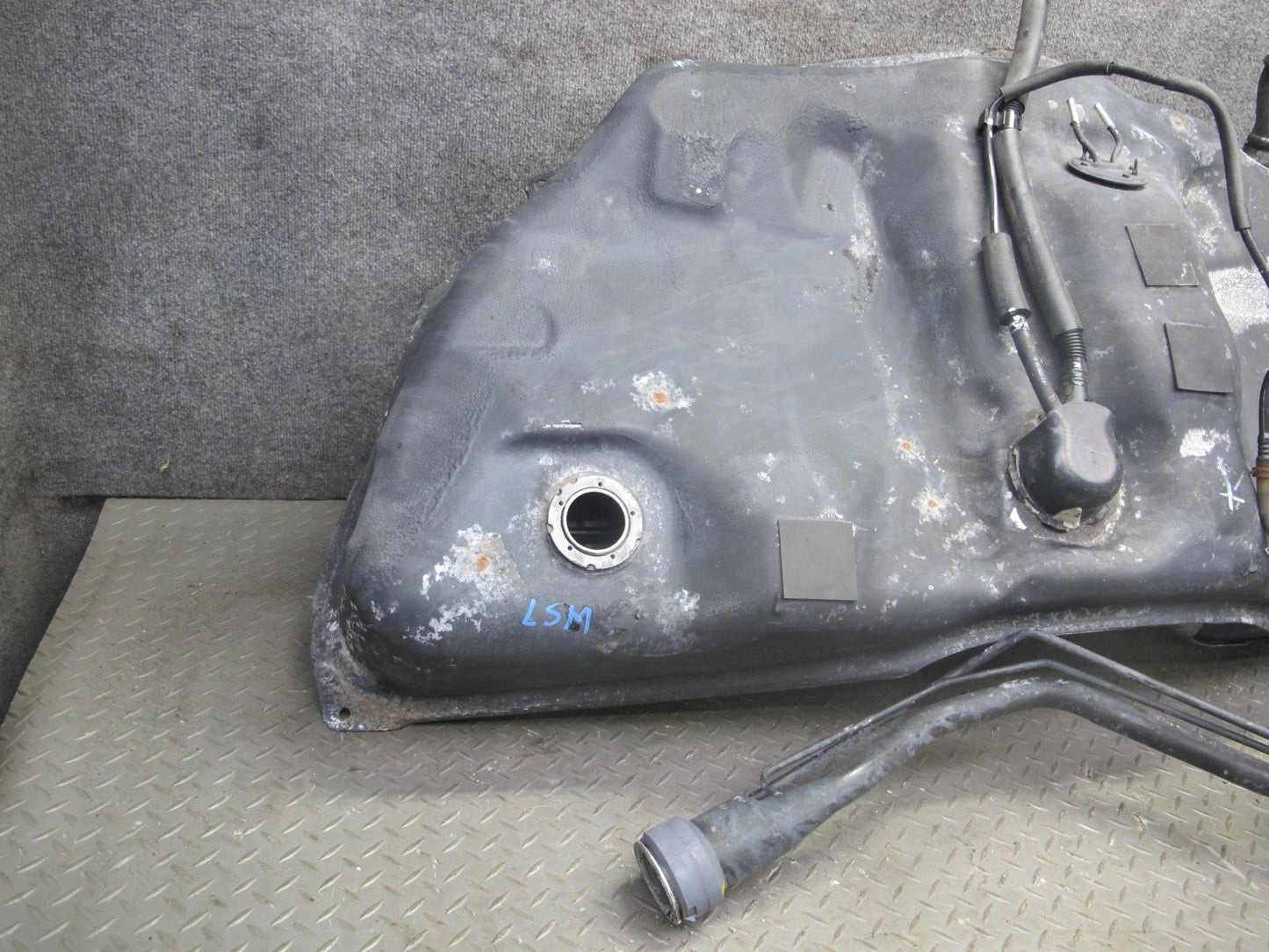 01-05 Lexus UCF30L LS430 Gas Fuel Tank w Filler Neck & Heat Shield Assembly OEM