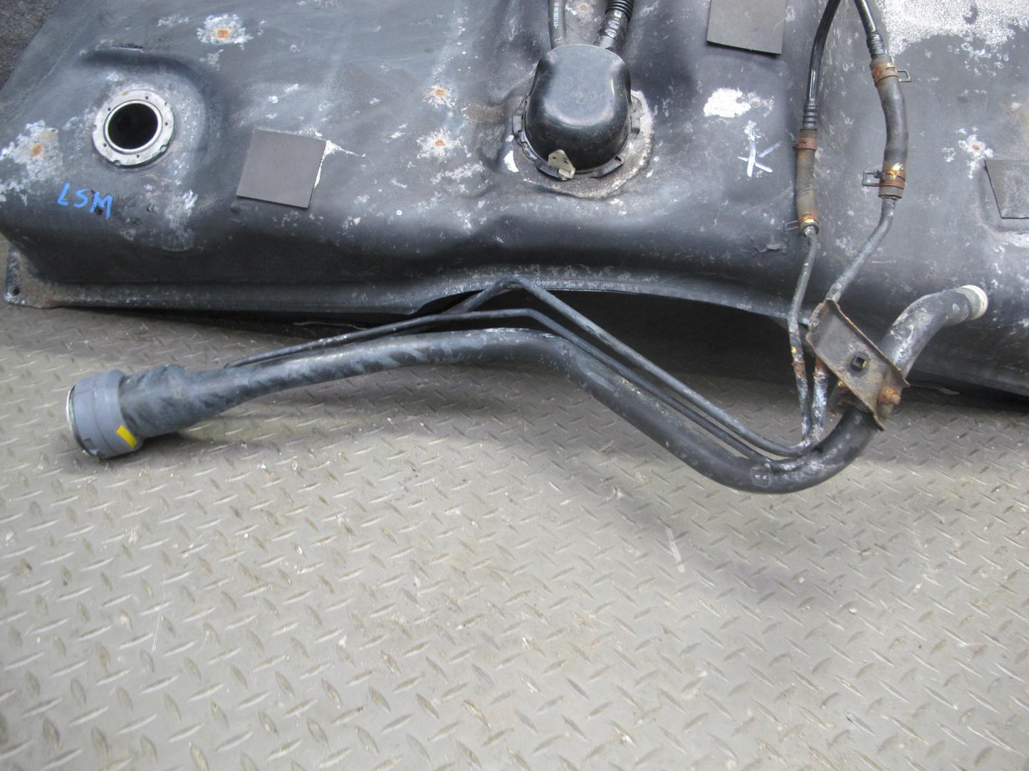 01-05 Lexus UCF30L LS430 Gas Fuel Tank w Filler Neck & Heat Shield Assembly OEM