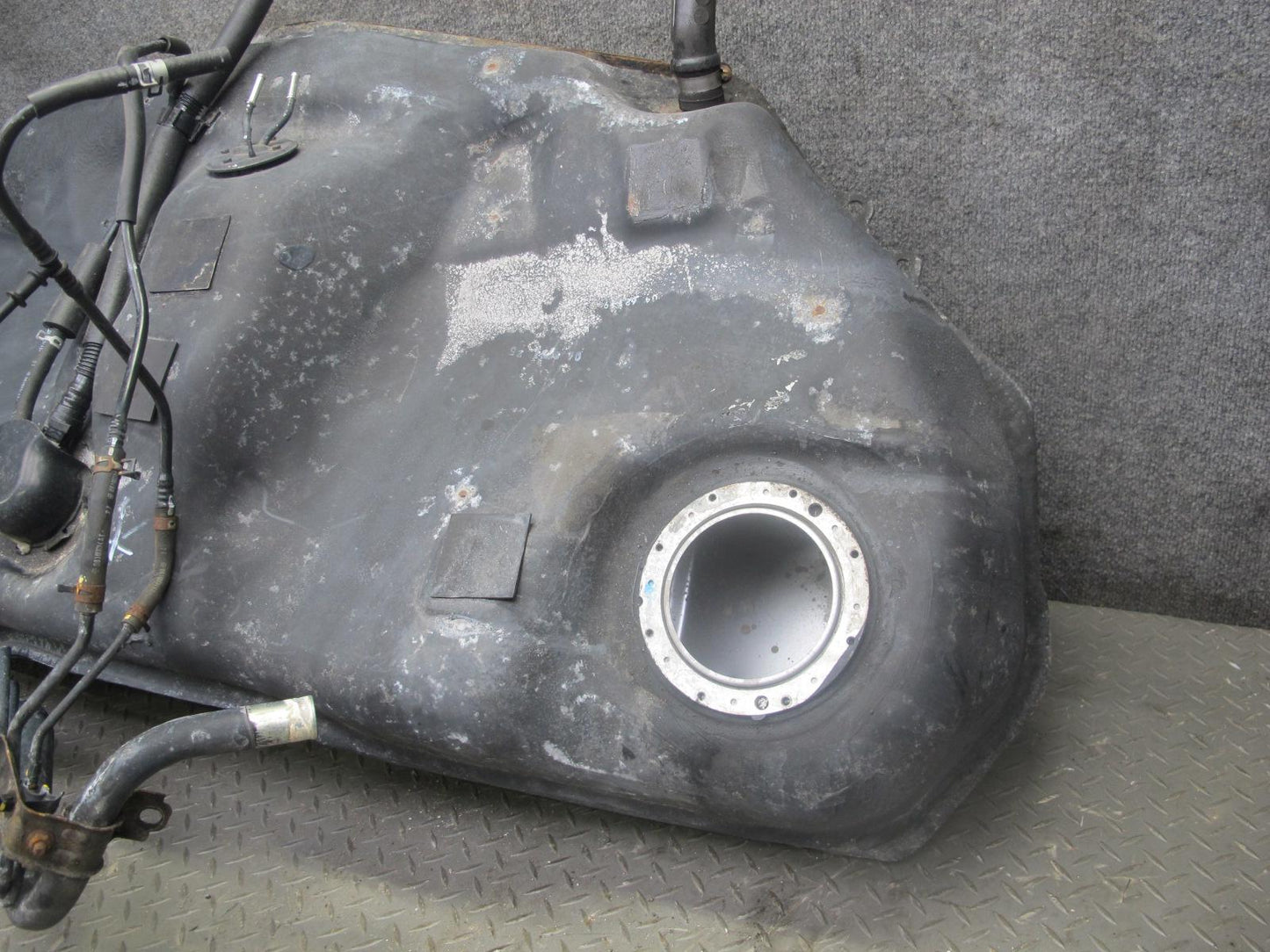 01-05 Lexus UCF30L LS430 Gas Fuel Tank w Filler Neck & Heat Shield Assembly OEM