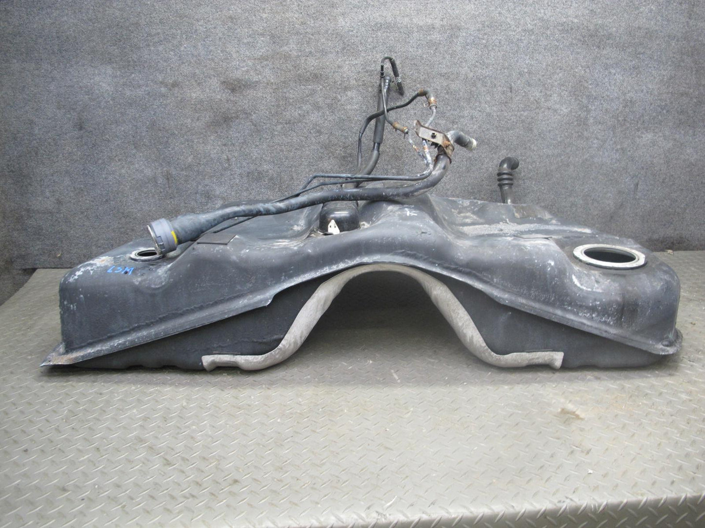 01-05 Lexus UCF30L LS430 Gas Fuel Tank w Filler Neck & Heat Shield Assembly OEM